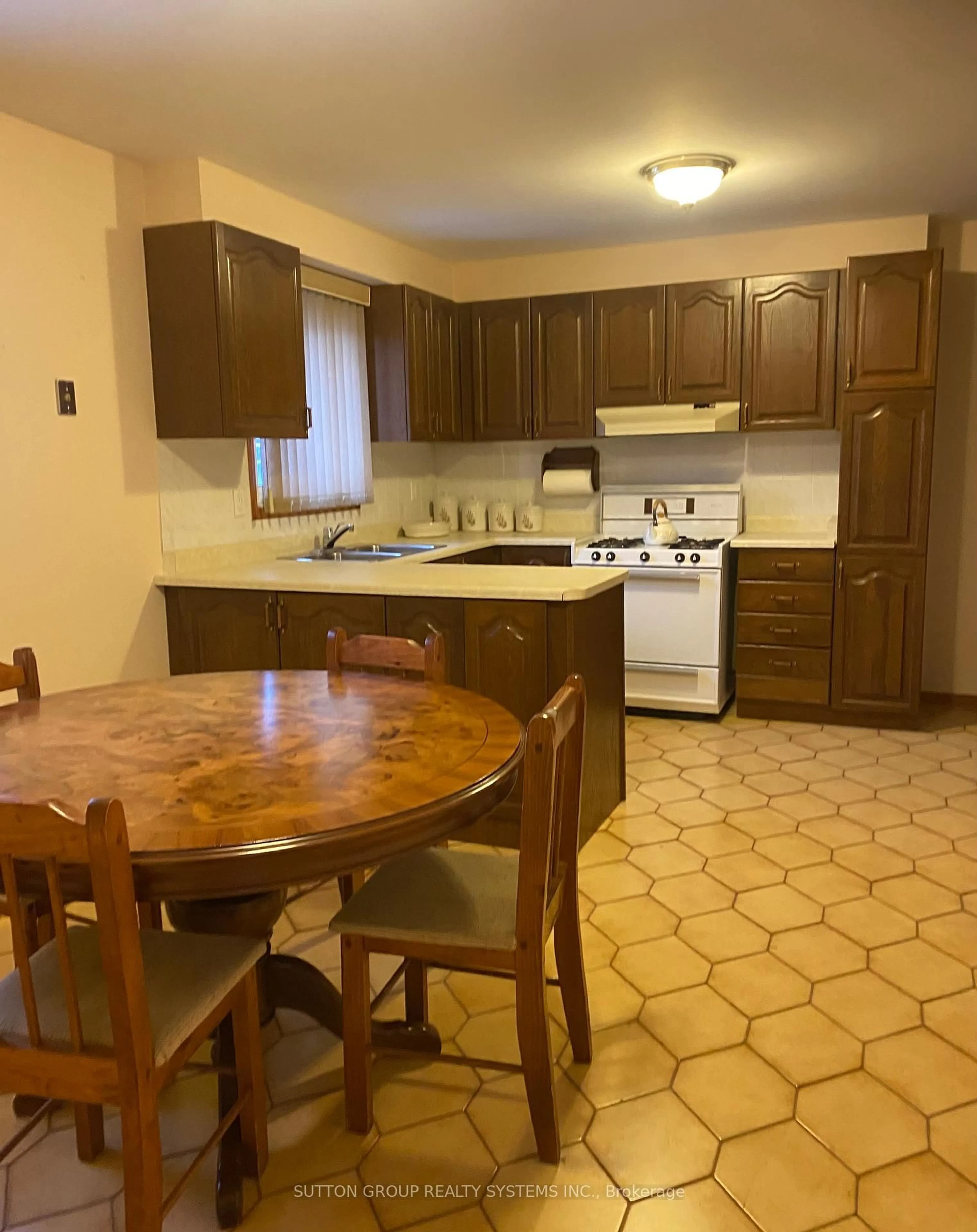 Standard kitchen, unknown for 125 Sentinel Rd, Toronto Ontario M3J 3G7