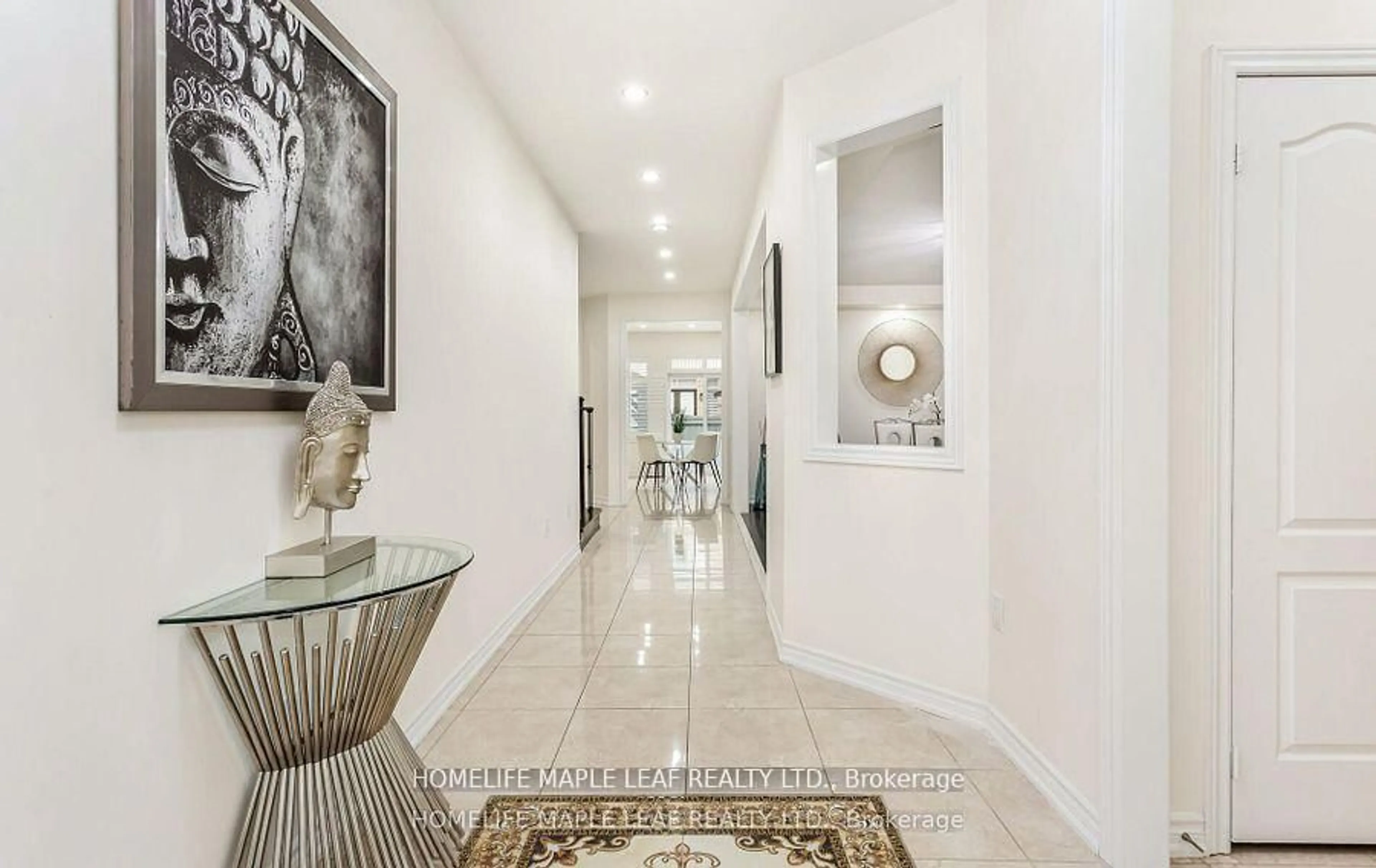 Indoor foyer for 11 Cloverhaven Rd, Brampton Ontario L6P 4E4