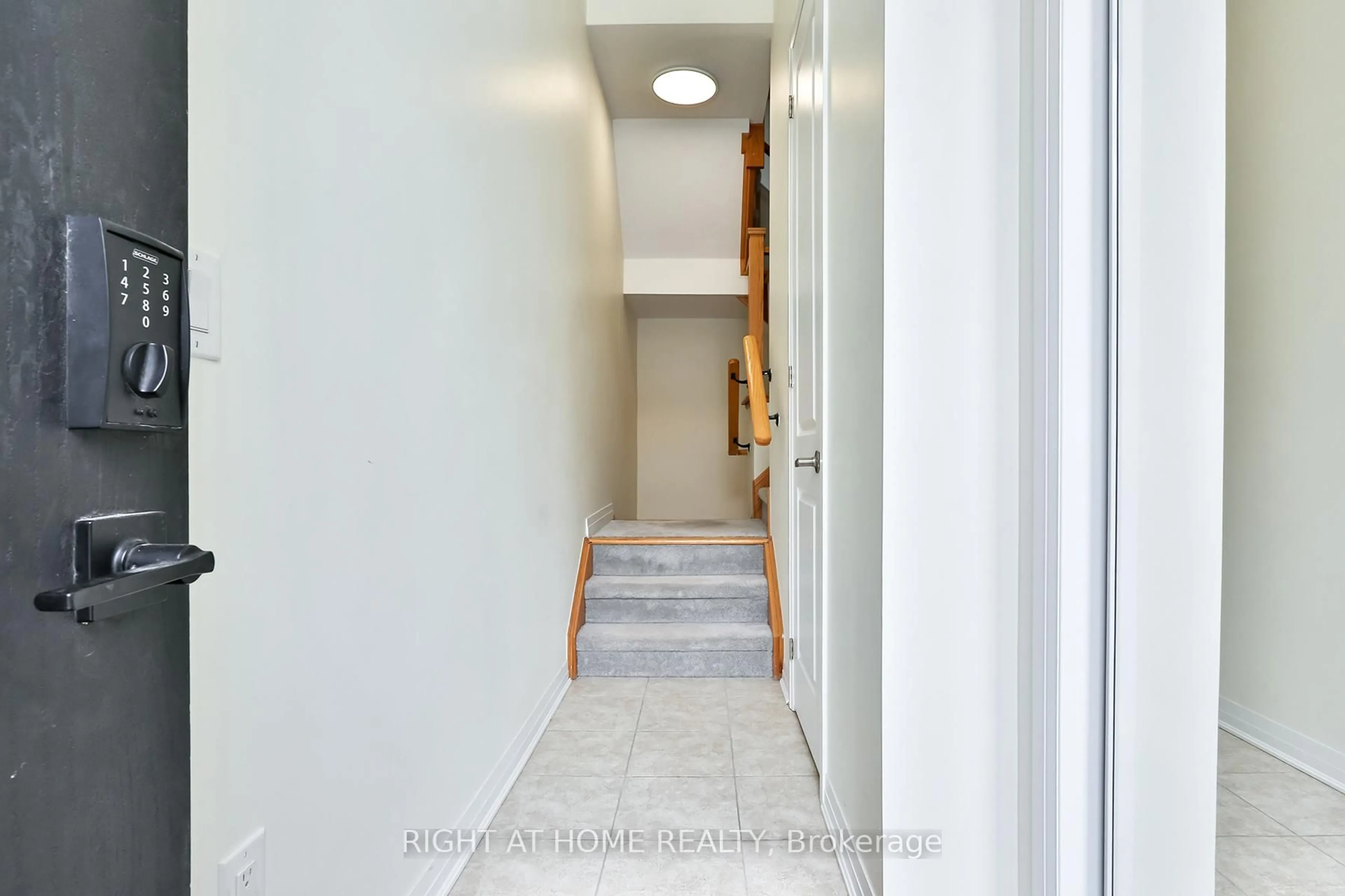 Indoor foyer for 178 Frederick Tisdale Dr, Toronto Ontario M3K 0A6