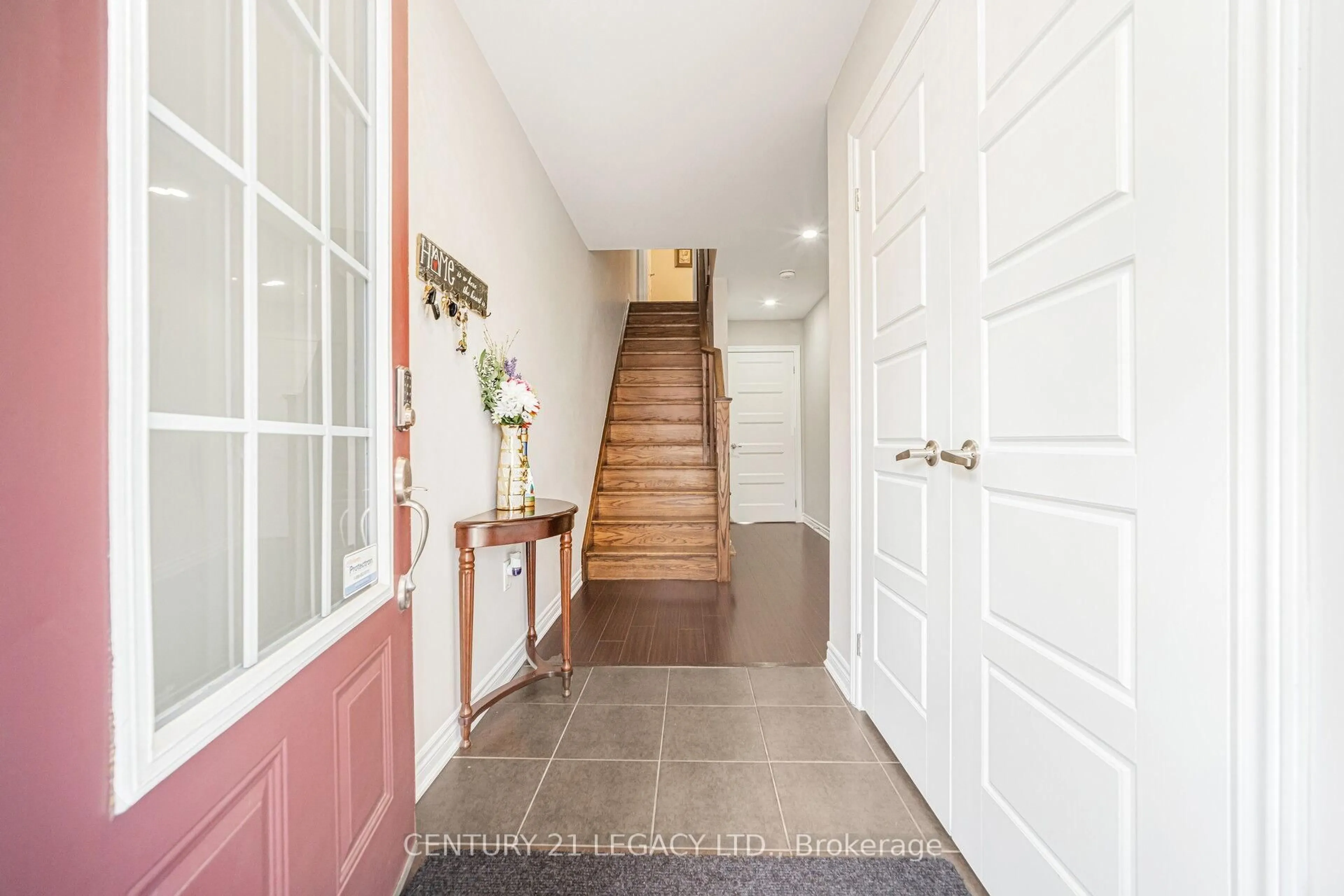 Indoor entryway for 40 Donomore Dr, Brampton Ontario L7A 0S7