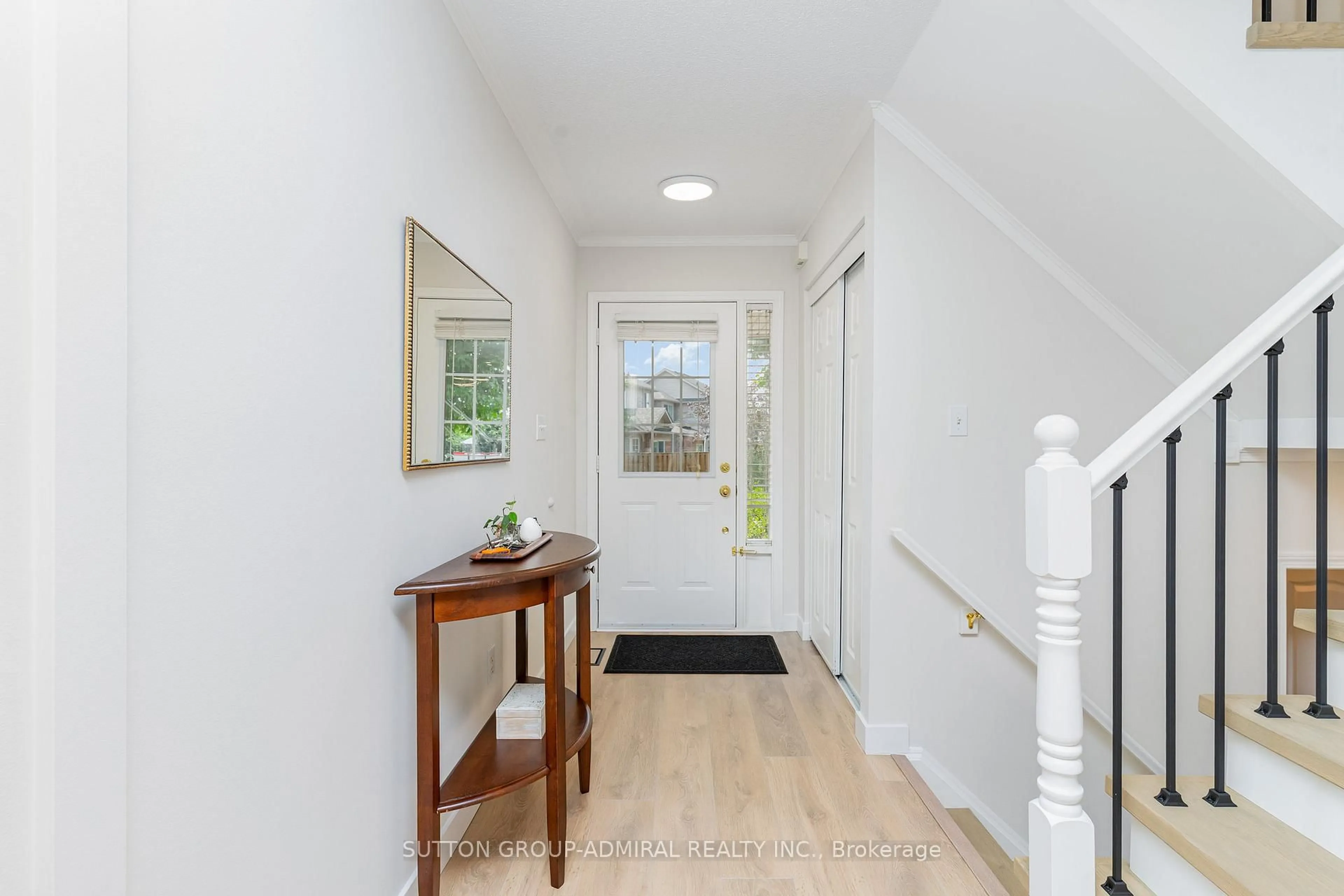 Indoor entryway for 2225 Amberglen Crt, Oakville Ontario L6M 4W8