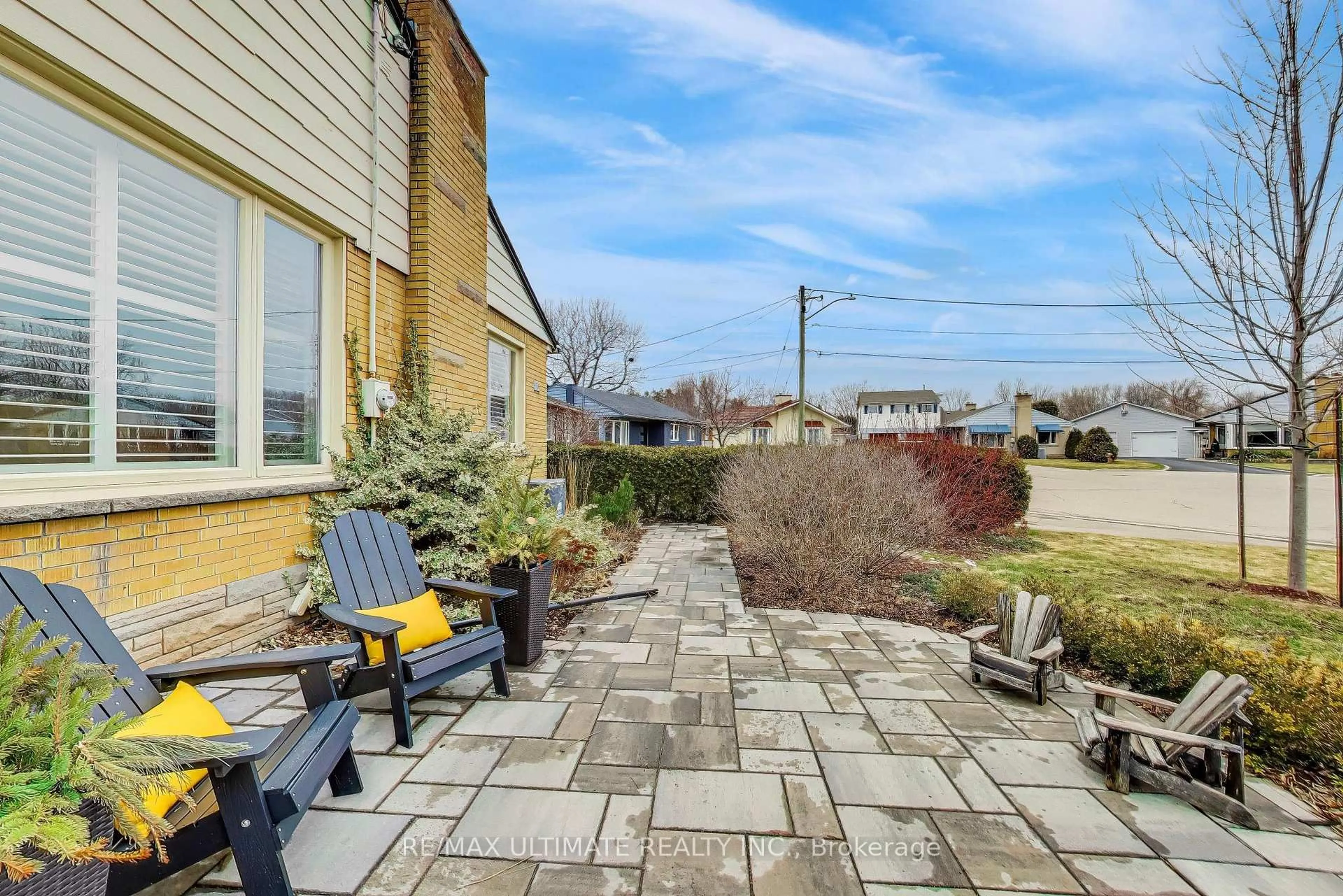 Patio, street for 214 Riverplace Cres, Milton Ontario L9T 1W5