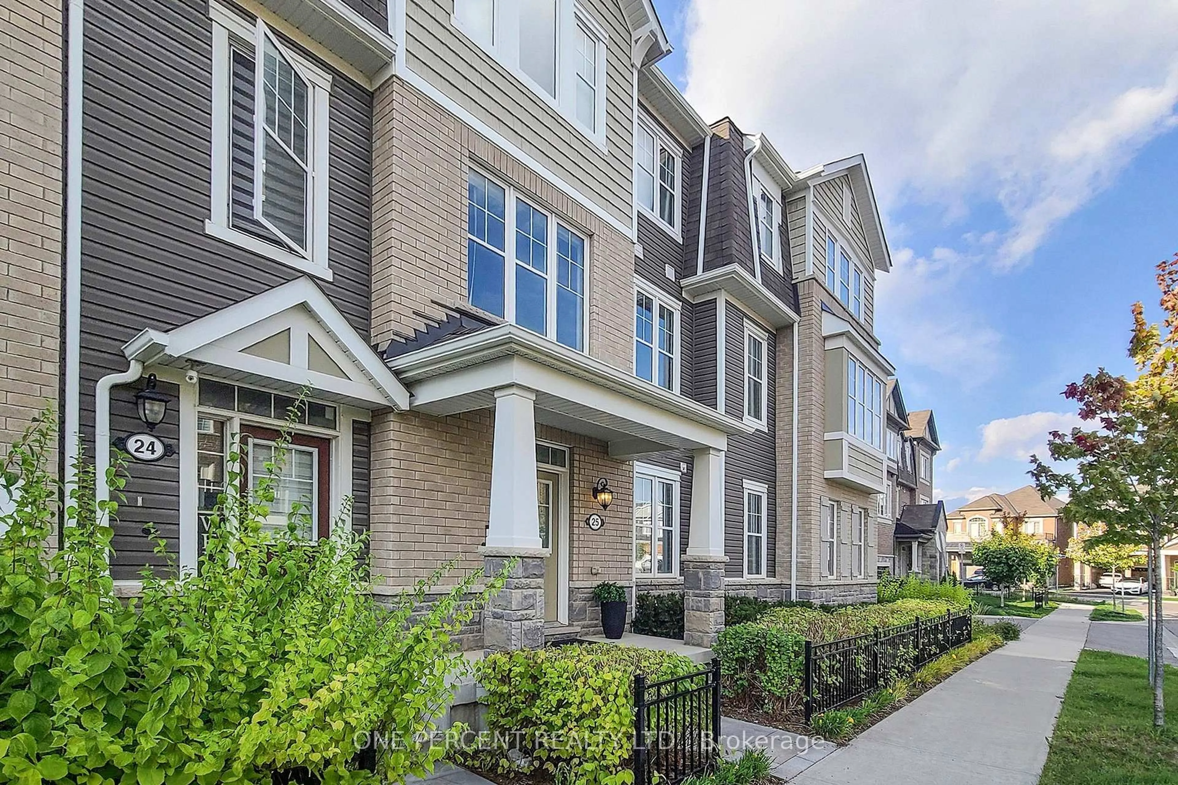 Home with brick exterior material, street for 501 Buckeye Crt #25, Milton Ontario L9E 1P3