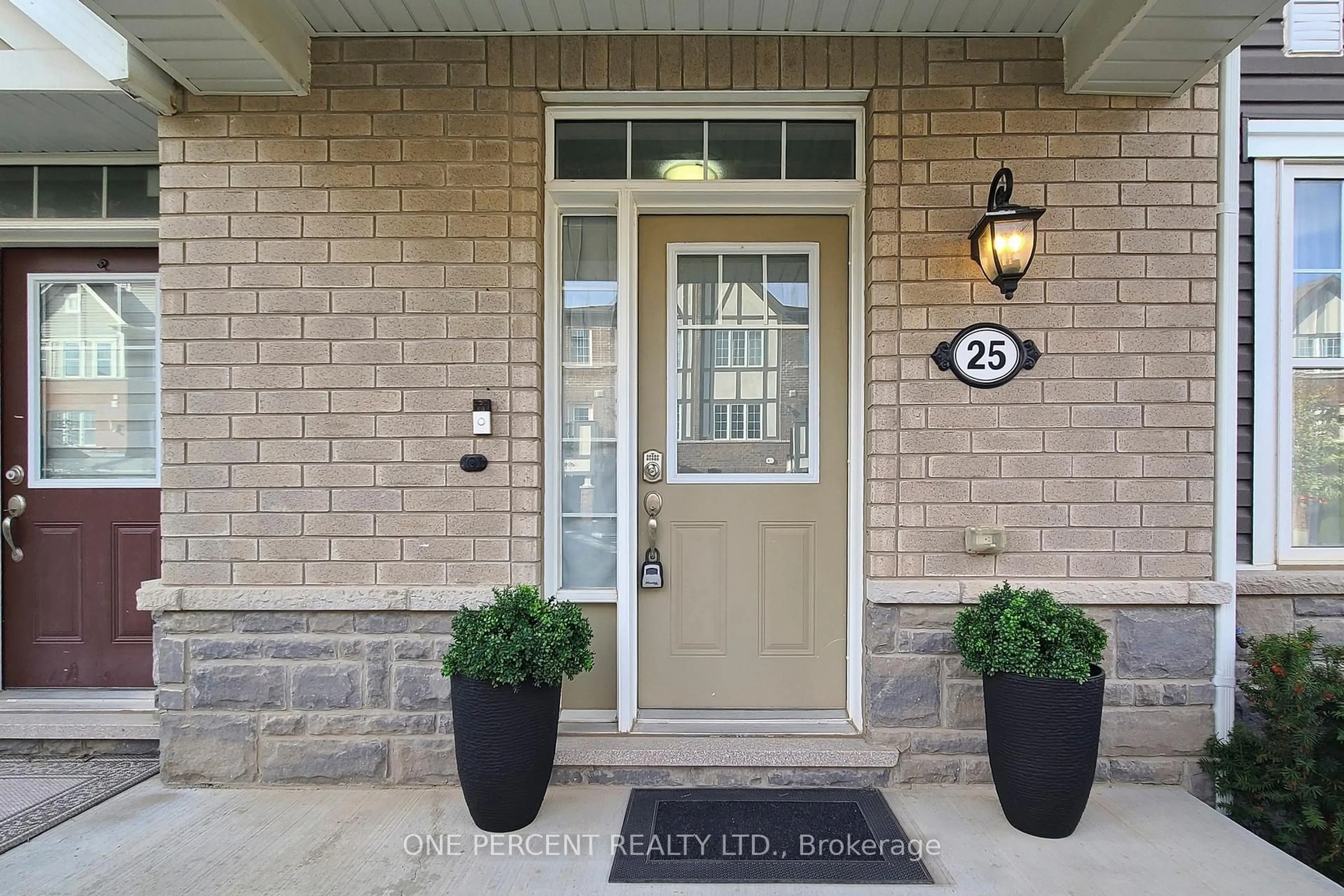 Indoor entryway for 501 Buckeye Crt #25, Milton Ontario L9E 1P3