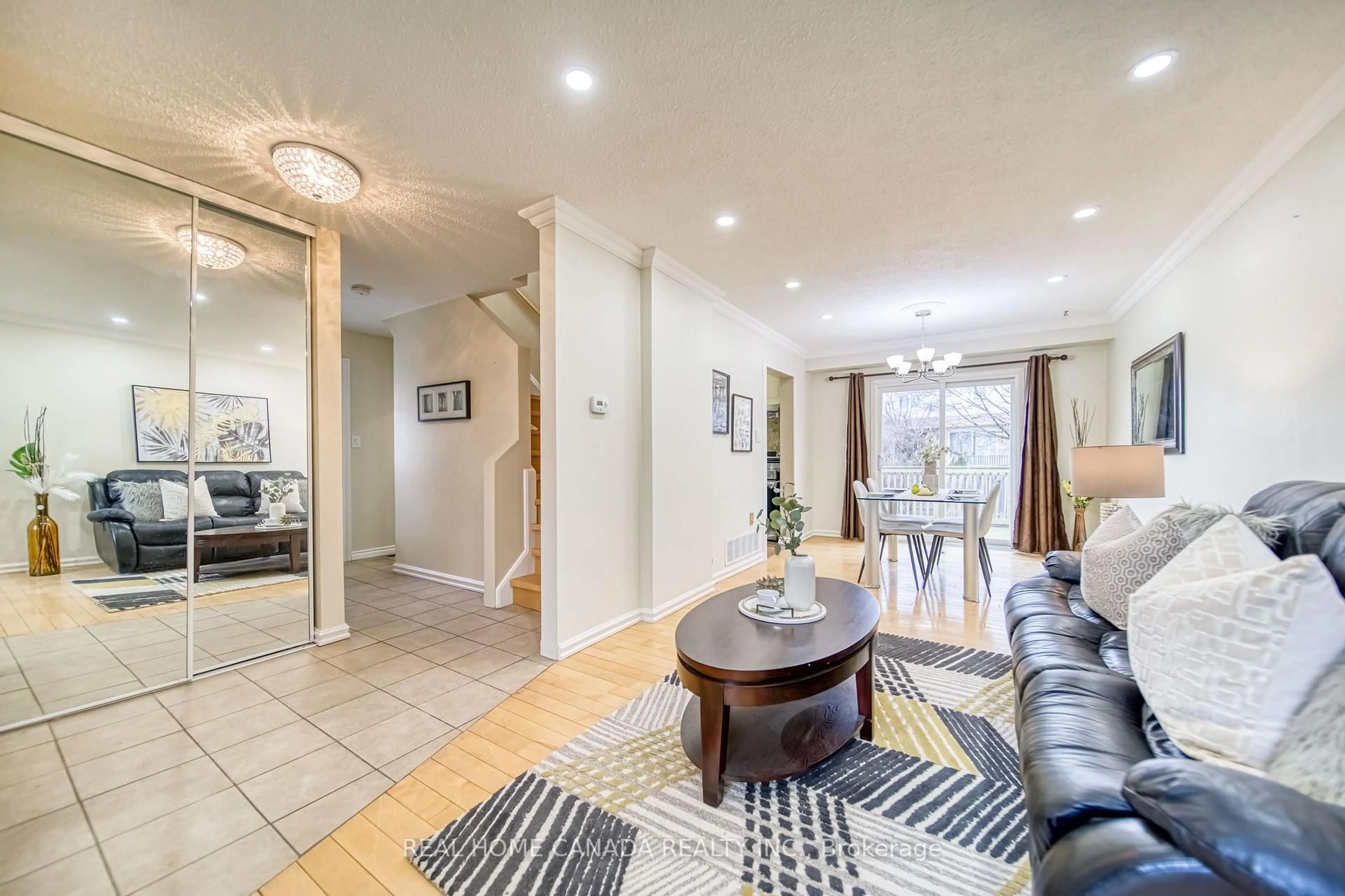 Unknown for 6051 Fullerton Cres, Mississauga Ontario L5N 3A3