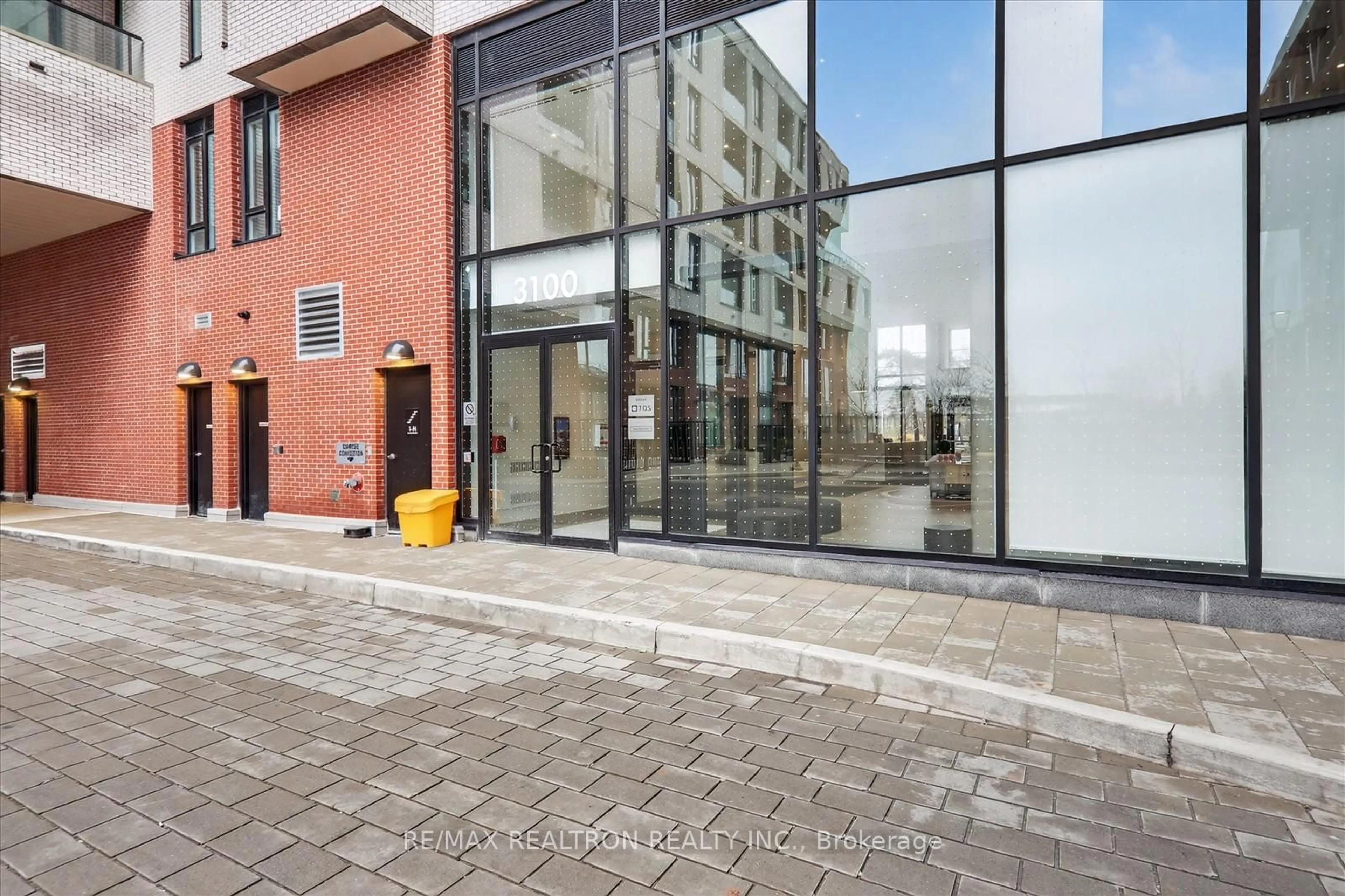 Unknown for 3100 Keele St #323, Toronto Ontario M3M 0E1