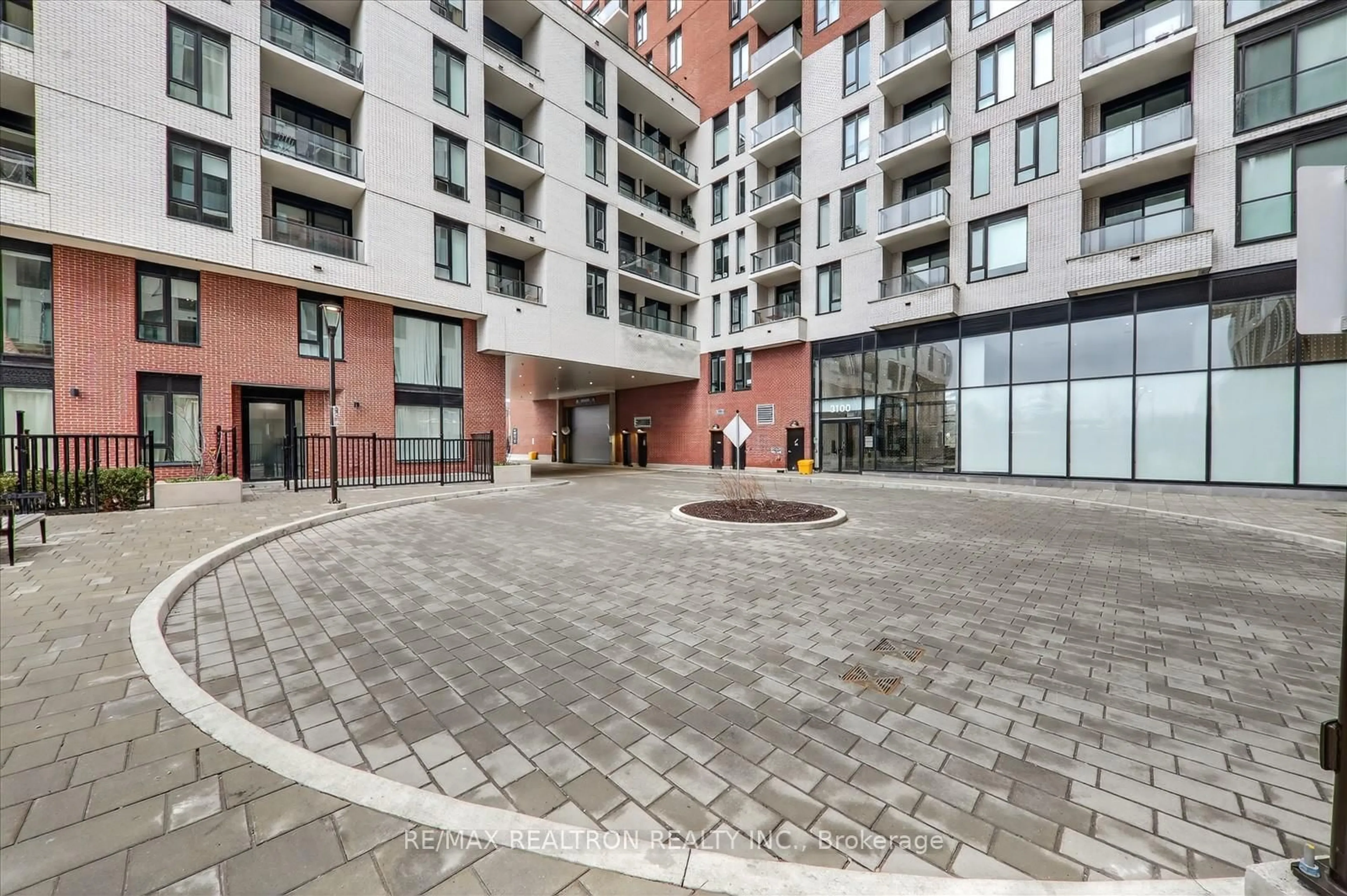 Patio, street for 3100 Keele St #323, Toronto Ontario M3M 0E1