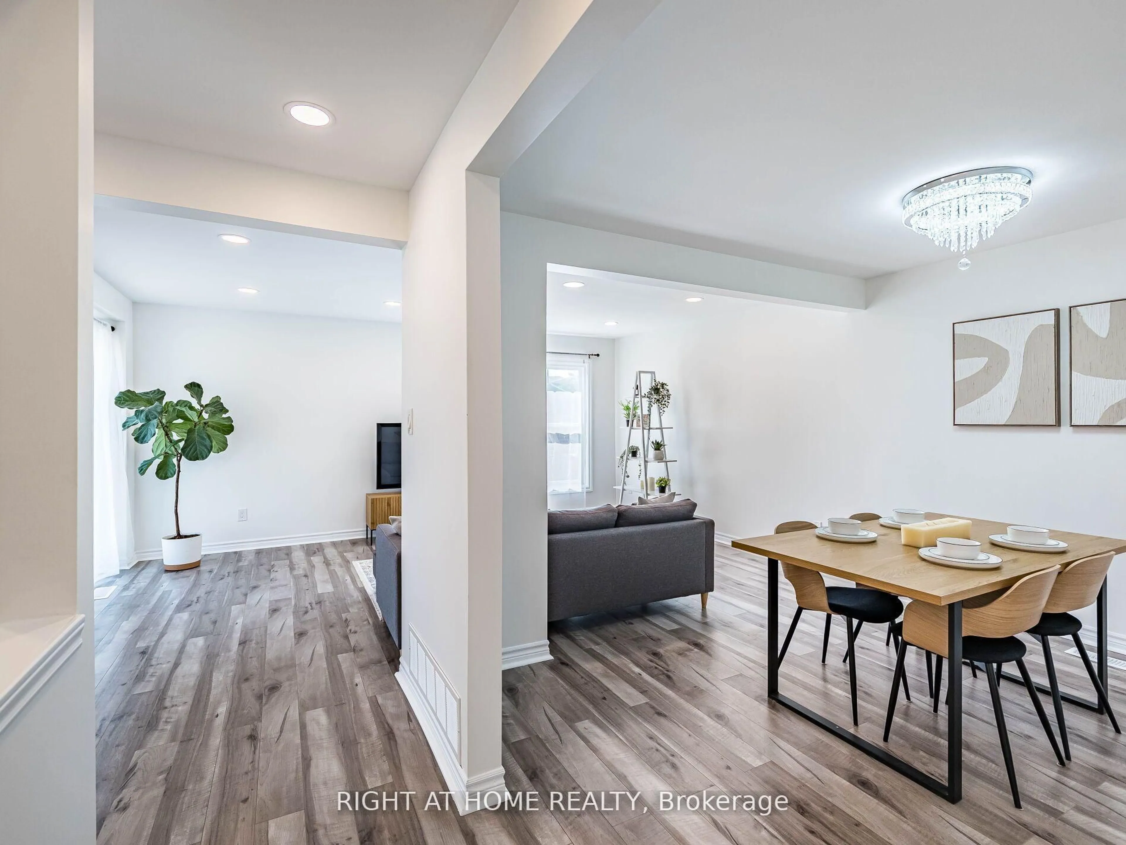 Unknown for 2 Giles Crt, Toronto Ontario M9V 4C5