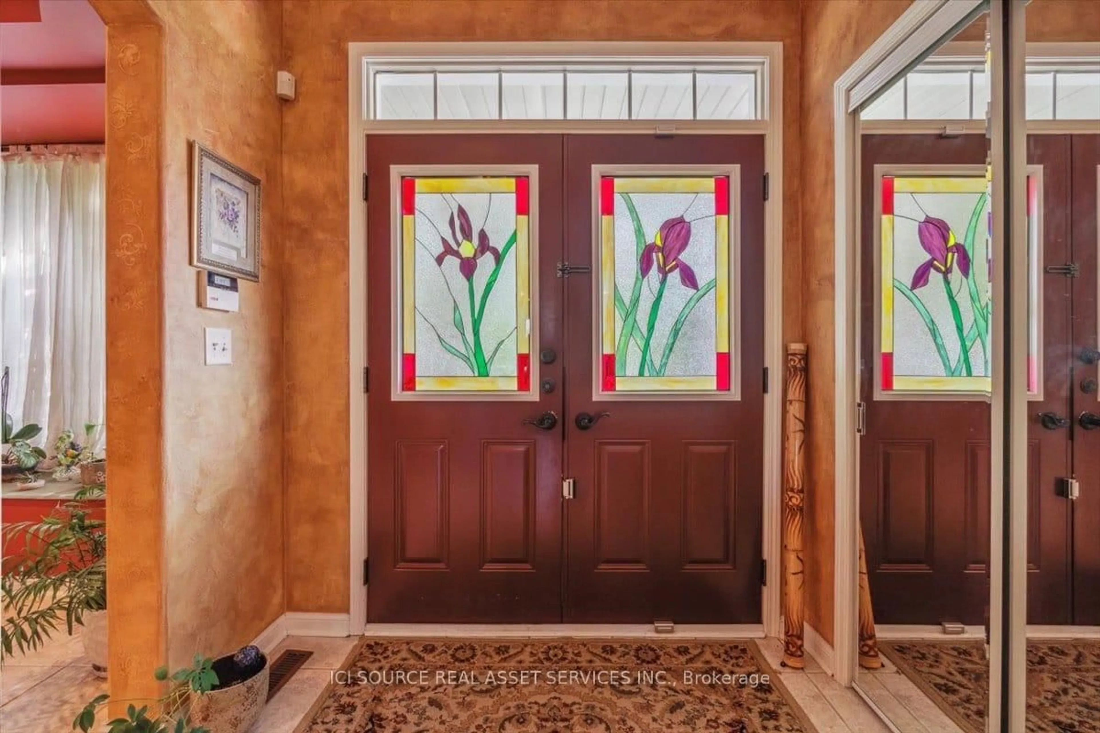 Indoor entryway for 40 Maldives Cres, Brampton Ontario L6P 1L3