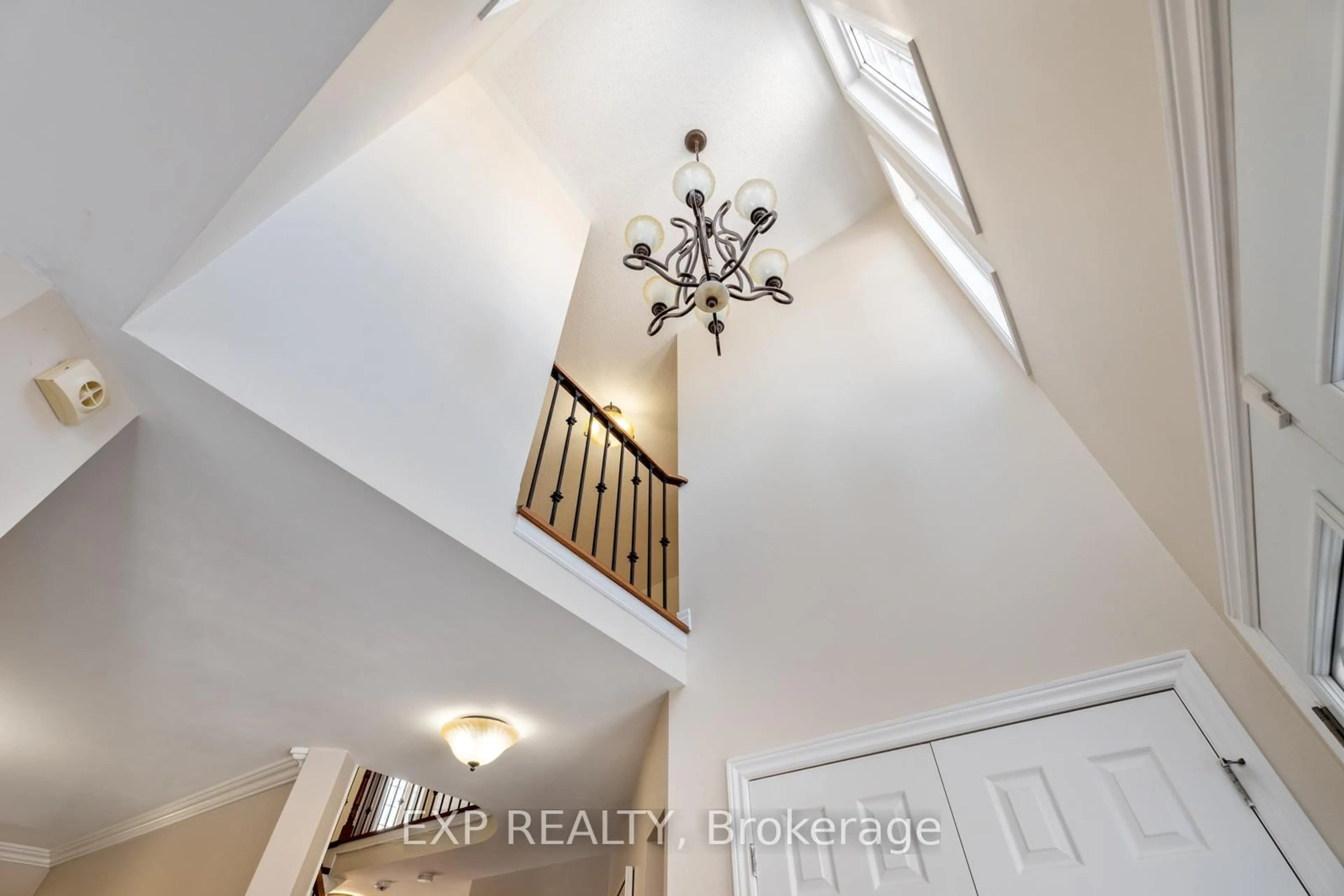 Indoor entryway for 81 Farthingale Cres, Brampton Ontario L7A 1W7