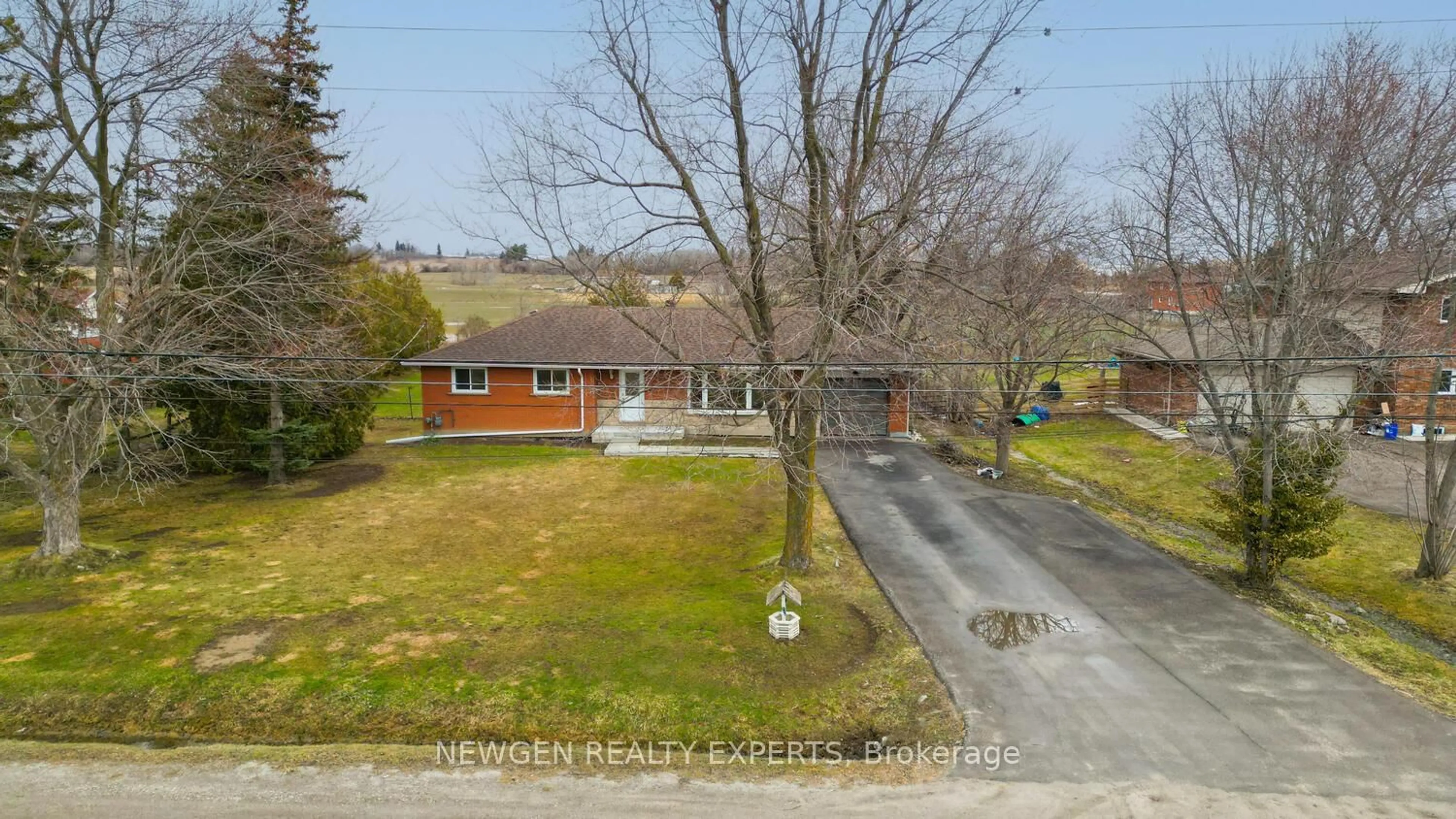 A pic from outside/outdoor area/front of a property/back of a property/a pic from drone, street for 9049 DUBLIN Line, Halton Hills Ontario L9T 2X7