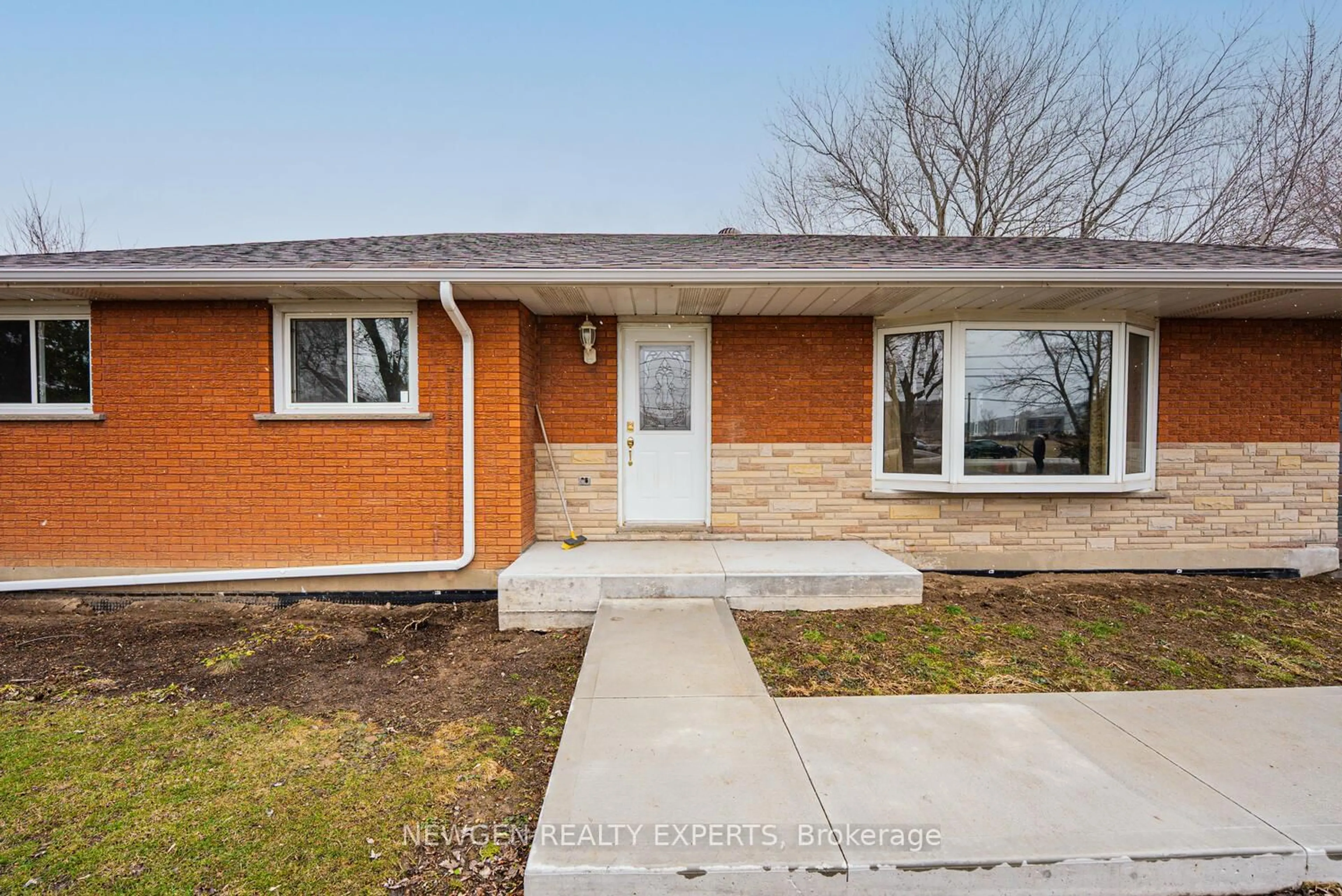 Home with brick exterior material, street for 9049 DUBLIN Line, Halton Hills Ontario L9T 2X7