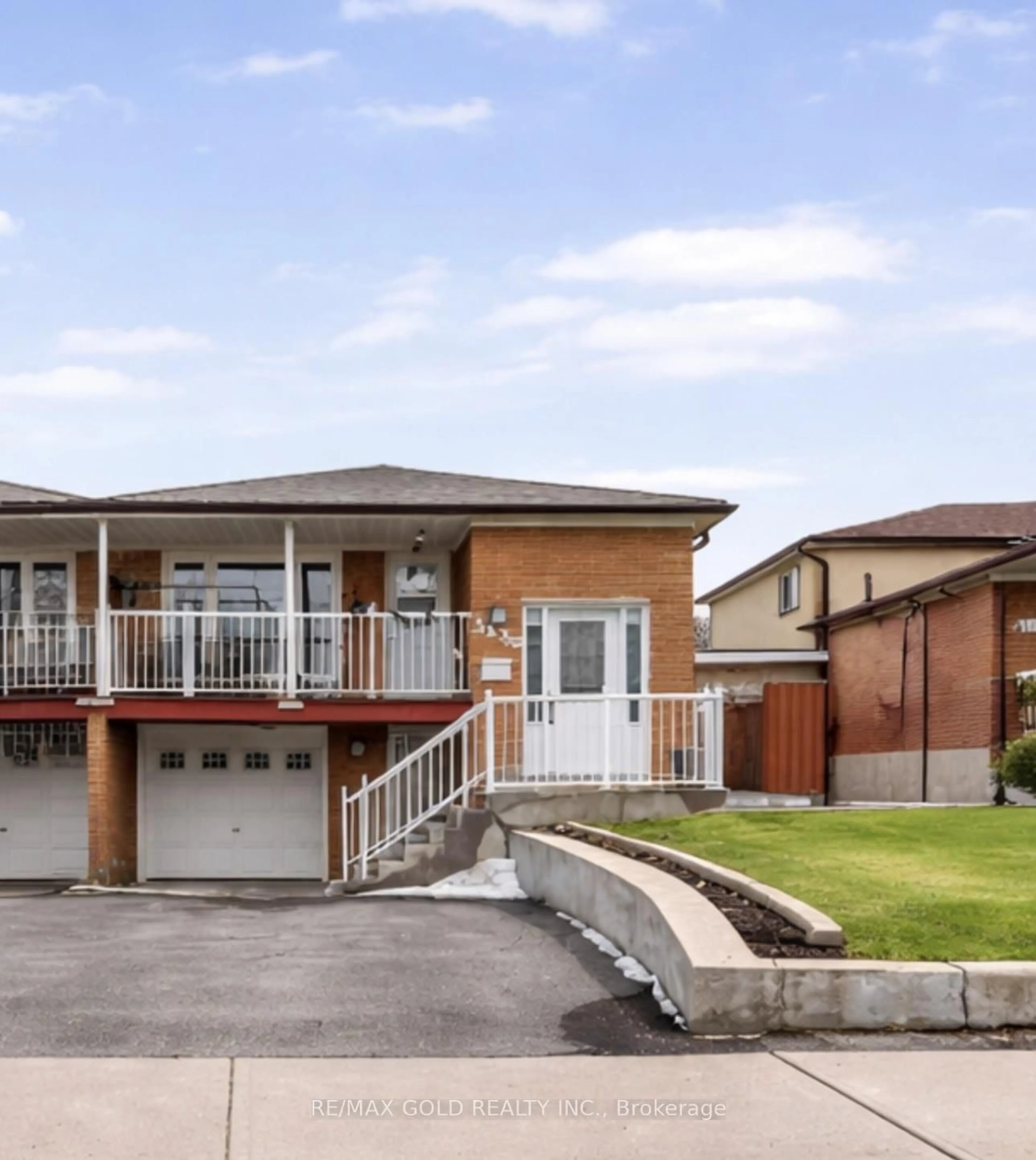 Home with brick exterior material, street for 3430 Chipley Cres, Mississauga Ontario L4T 2E2