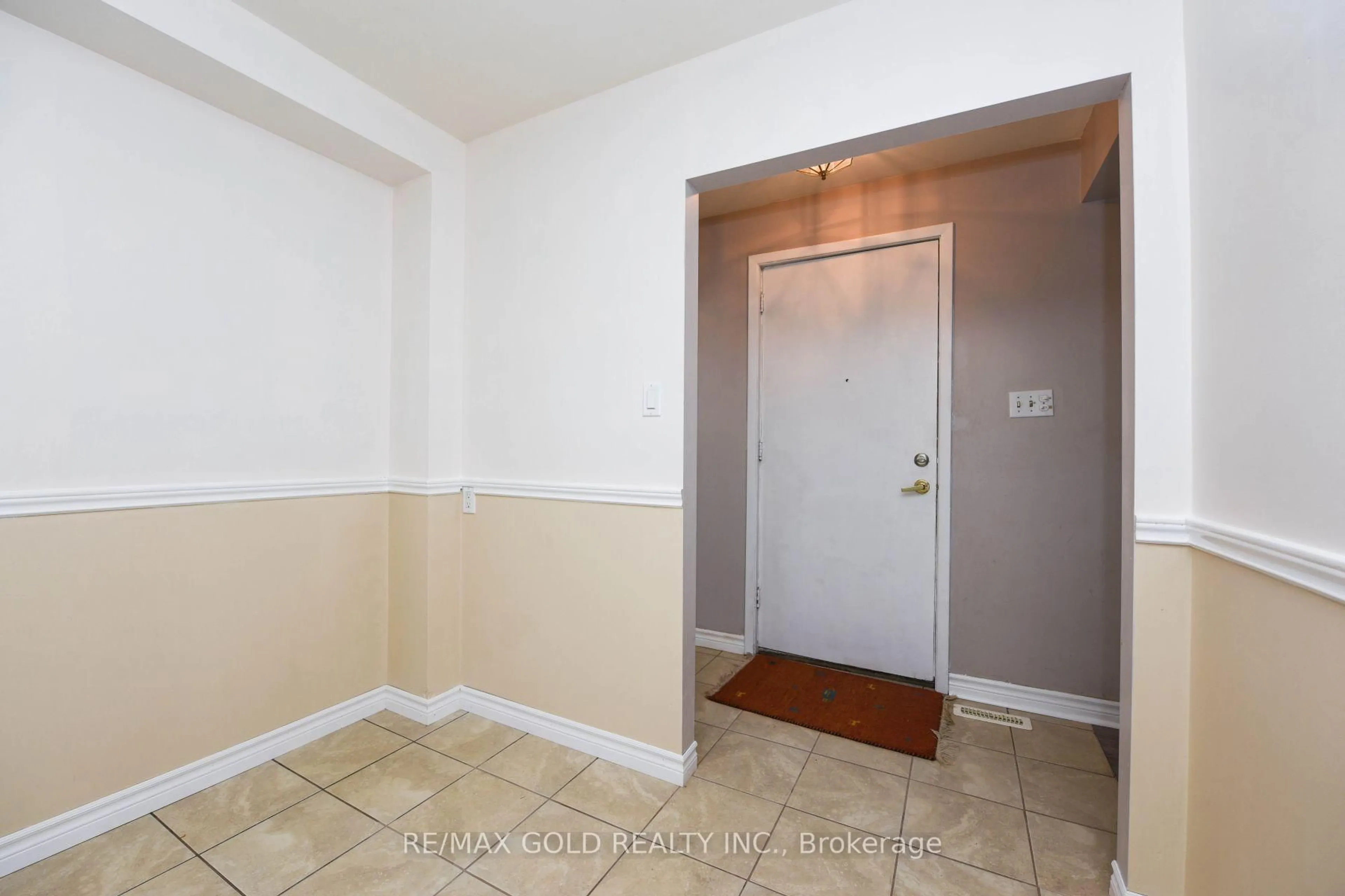 Indoor entryway for 3657 Woodruff Cres, Mississauga Ontario L4T 1T8