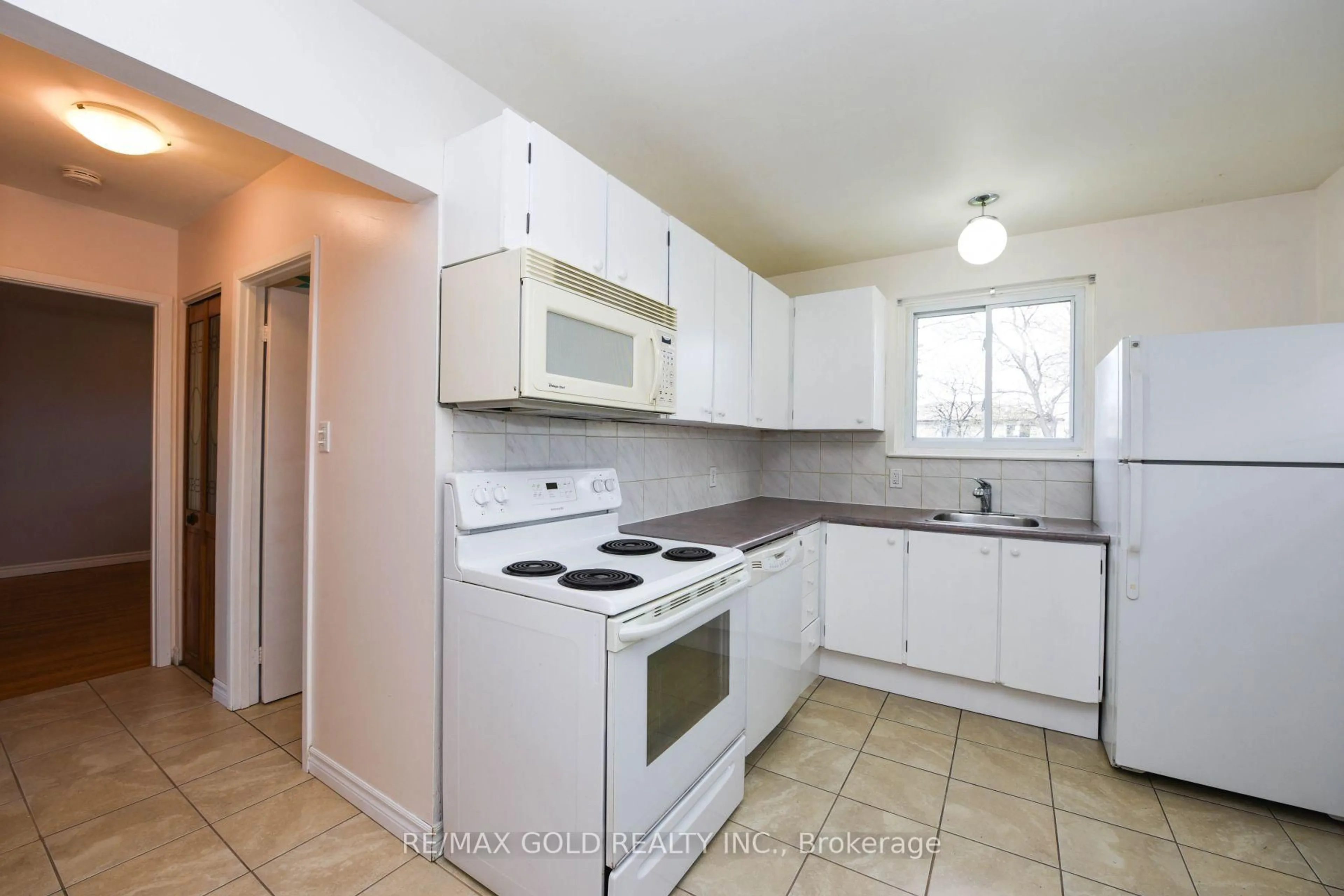 Standard kitchen, unknown for 3657 Woodruff Cres, Mississauga Ontario L4T 1T8