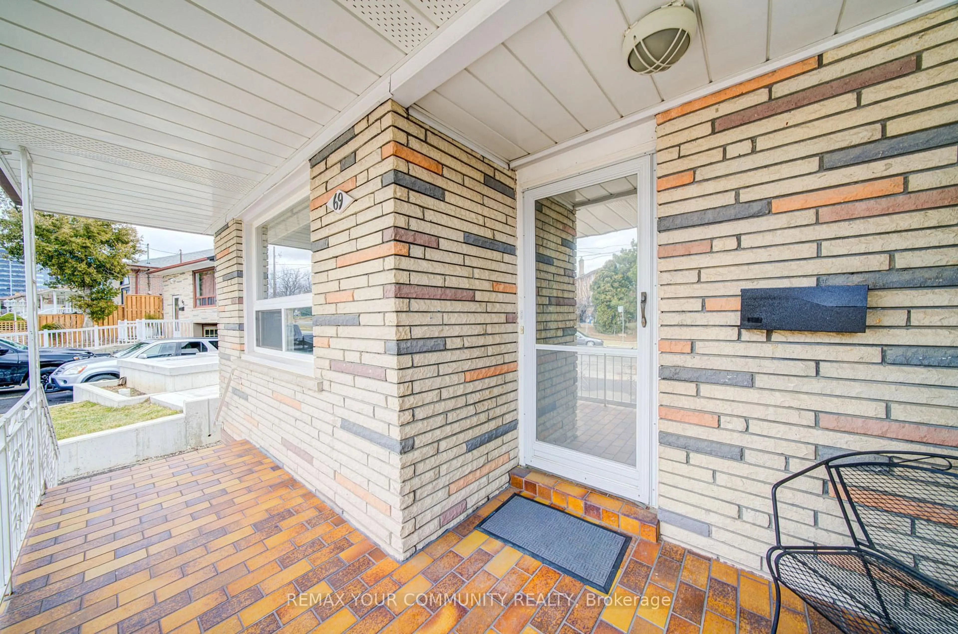 Unknown for 69 Wintergreen Rd, Toronto Ontario M3M 2H9