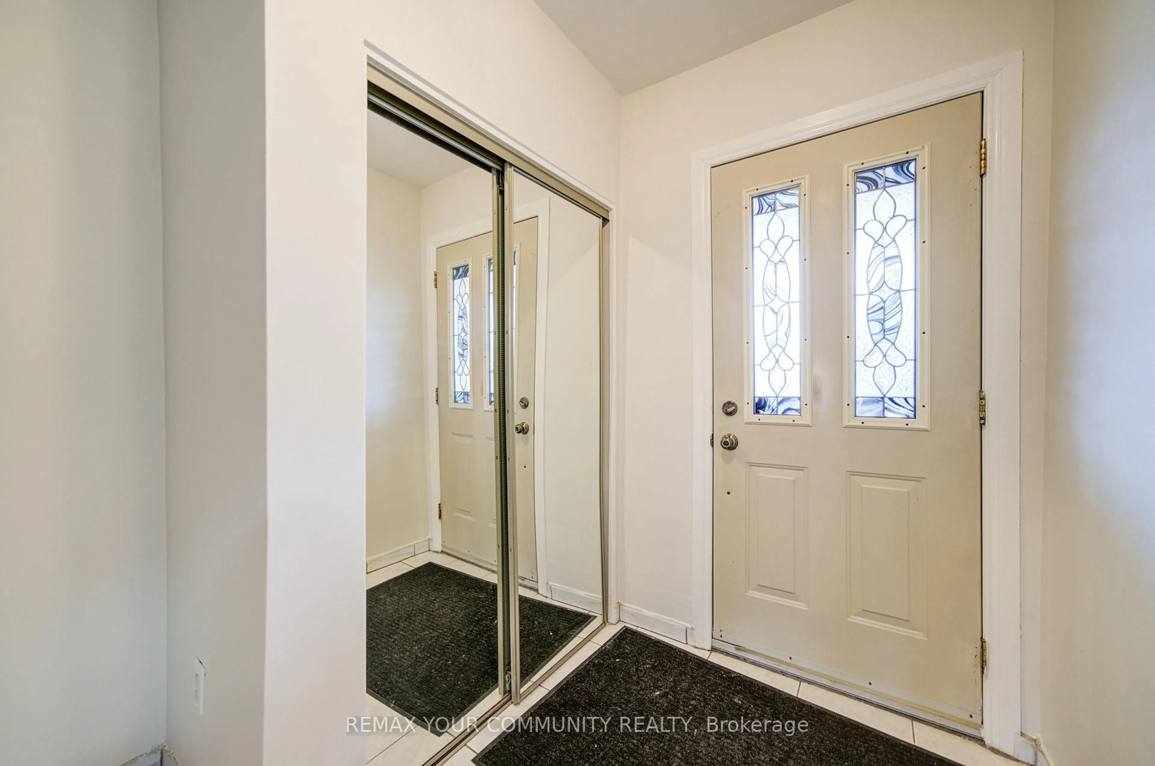Indoor entryway for 69 Wintergreen Rd, Toronto Ontario M3M 2H9