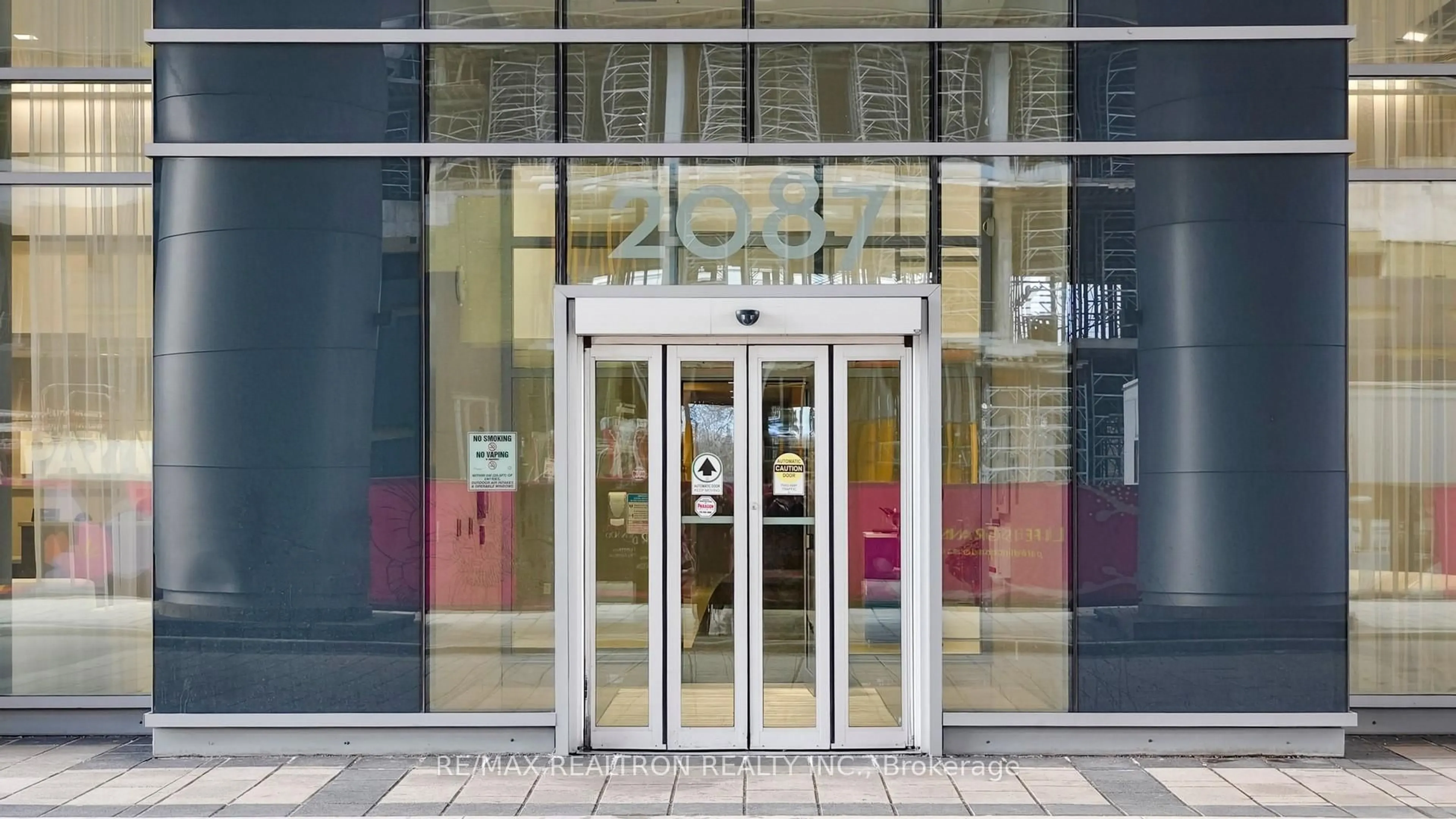 Indoor foyer for 2087 Fairview St #1407, Burlington Ontario L7R 0E5