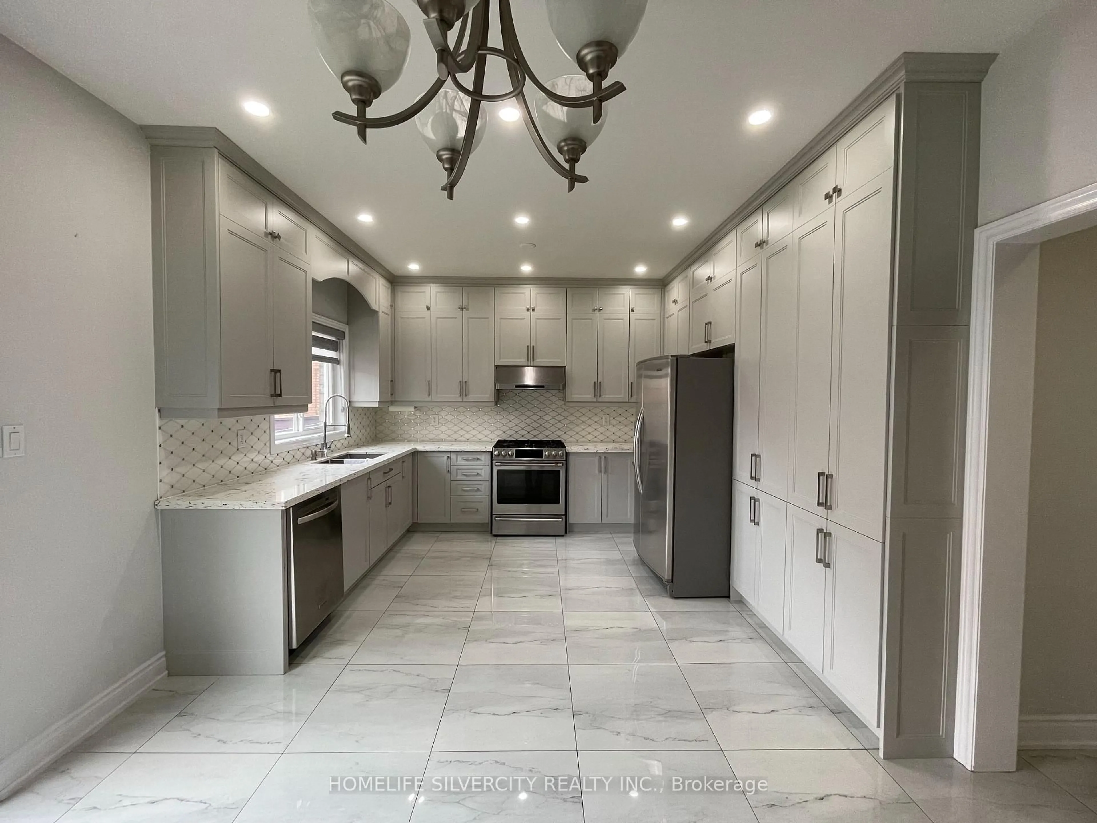 Unknown for 4 Runnymede Cres, Brampton Ontario L6R 0L3