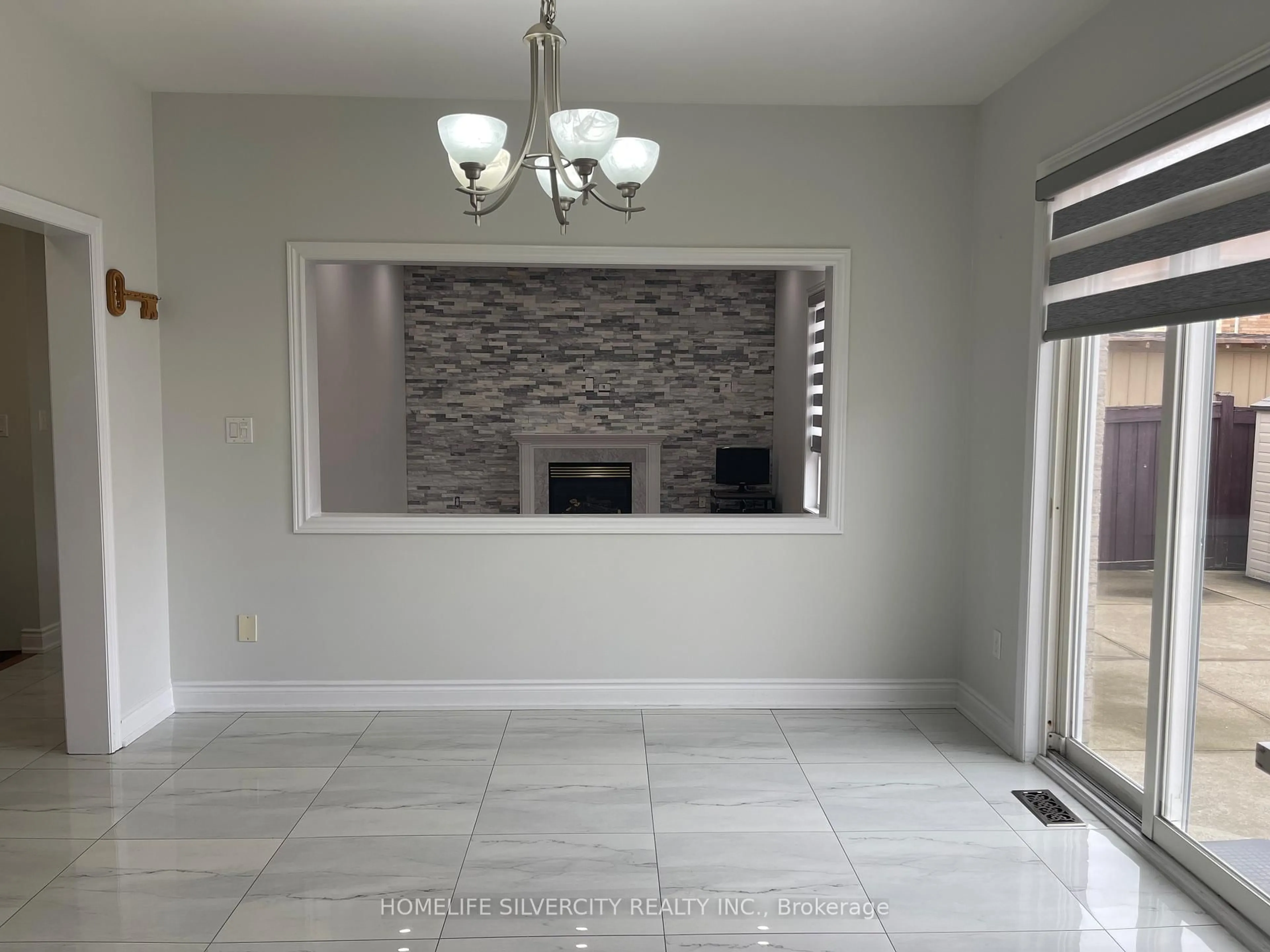 A pic of a room for 4 Runnymede Cres, Brampton Ontario L6R 0L3