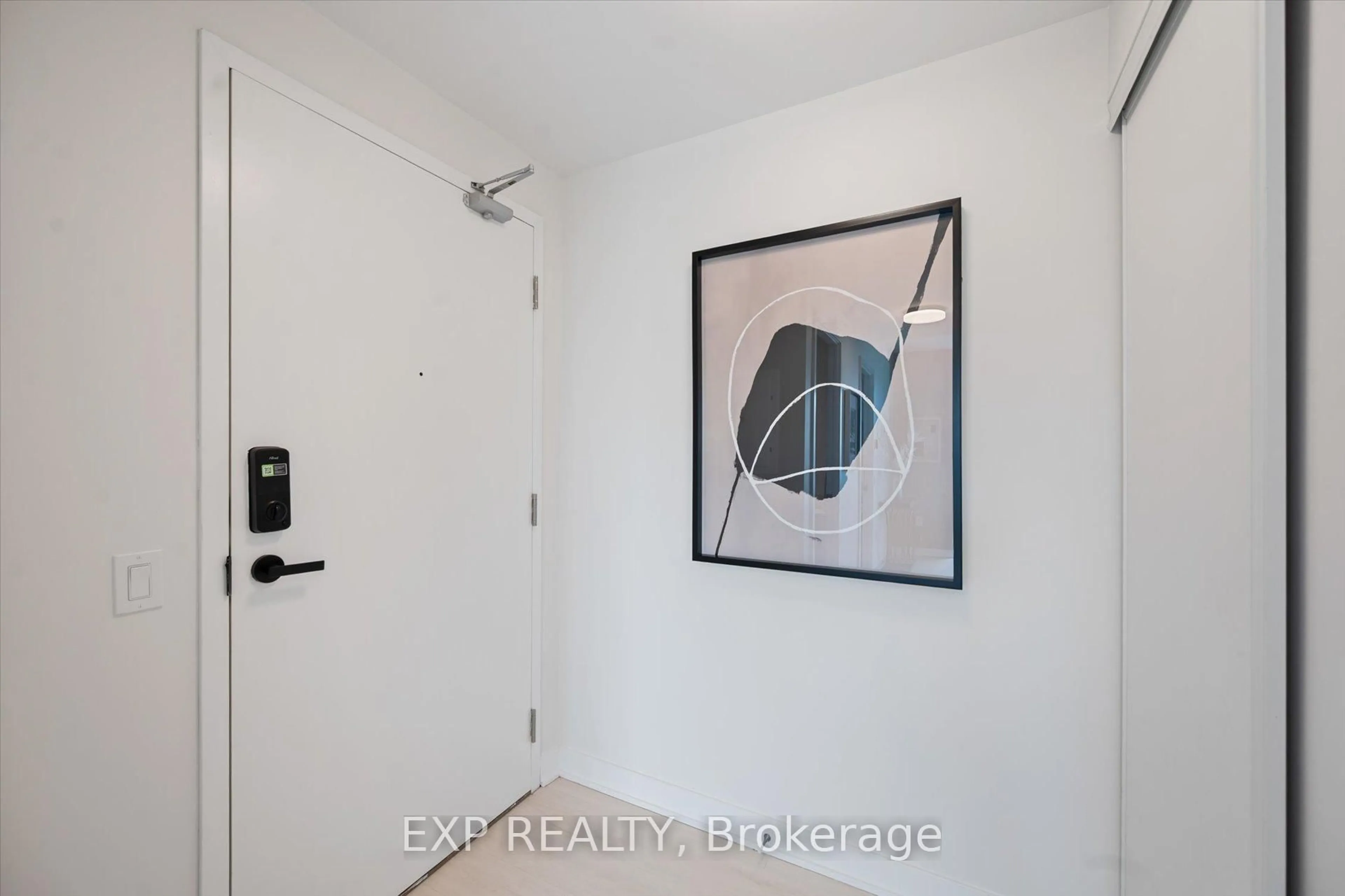 Indoor entryway for 3900 Confederation Pkwy #1403, Mississauga Ontario L5B 0M3