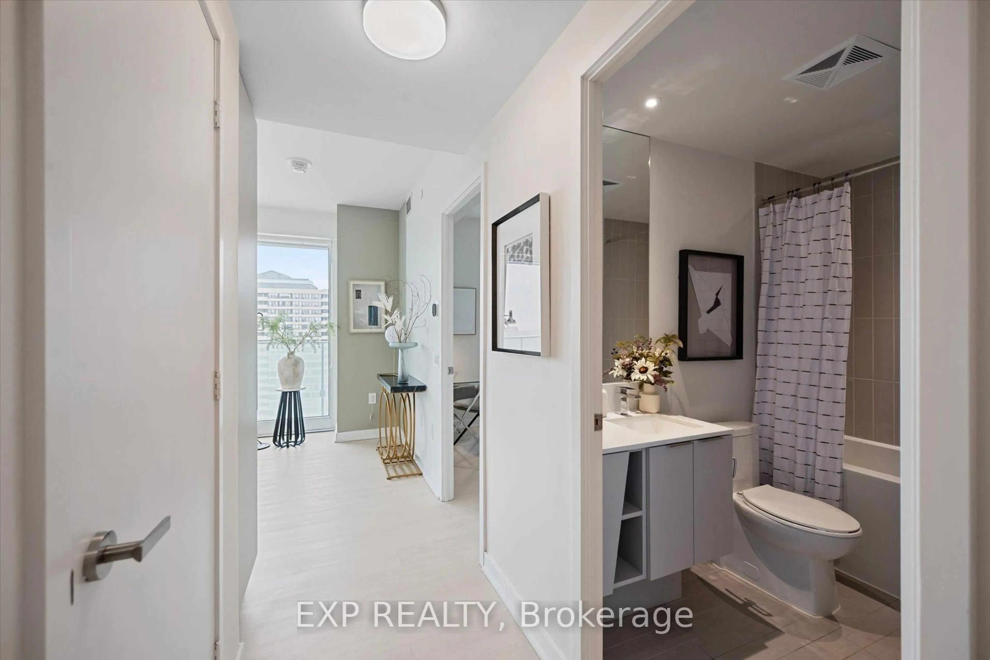 Contemporary bathroom, ceramic/tile floor for 3900 Confederation Pkwy #1403, Mississauga Ontario L5B 0M3