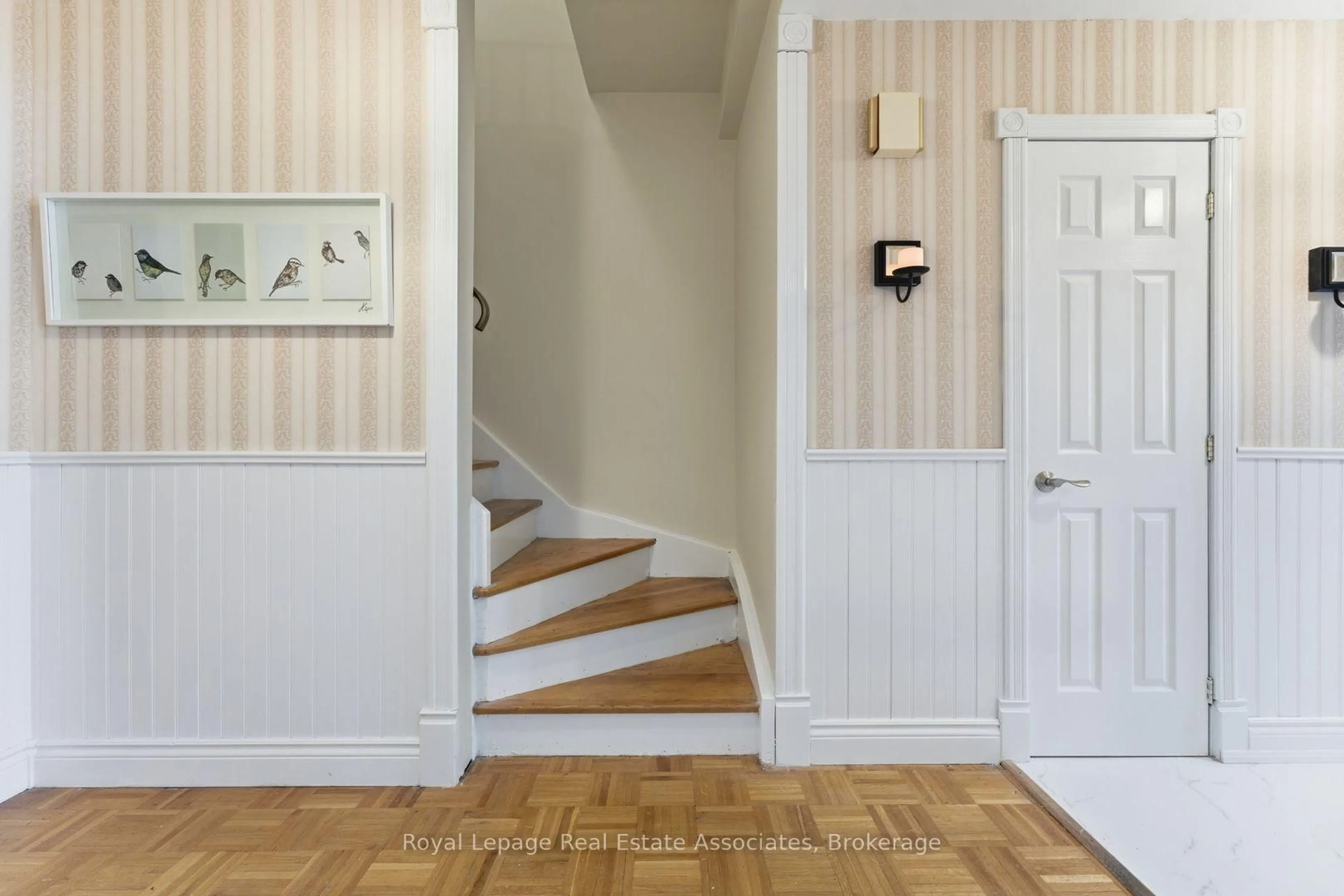 Indoor entryway for 3244 Mainsail Cres, Mississauga Ontario L5L 1H2