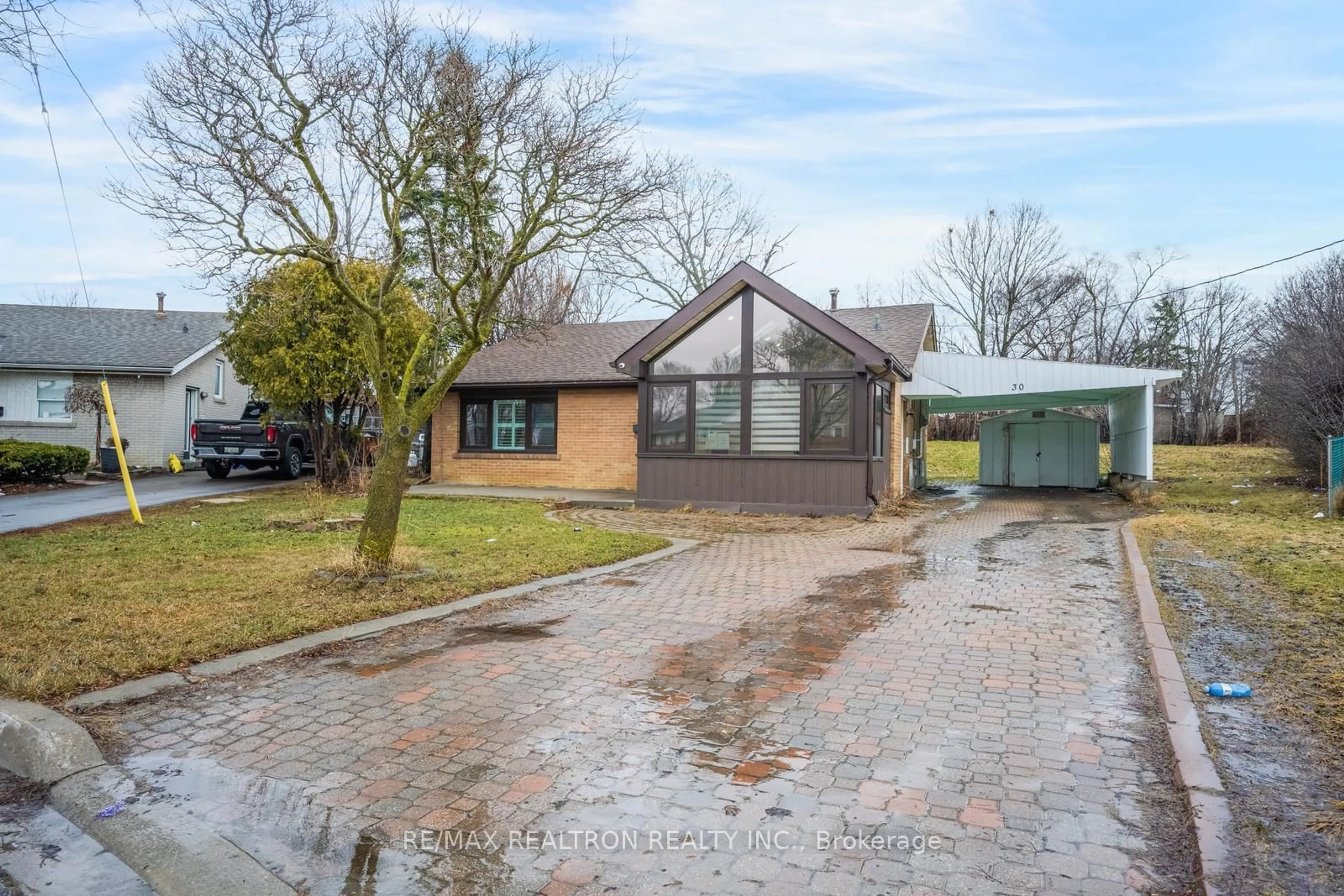 Unknown for 30 Lawrence Cres, Brampton Ontario L6W 2P3