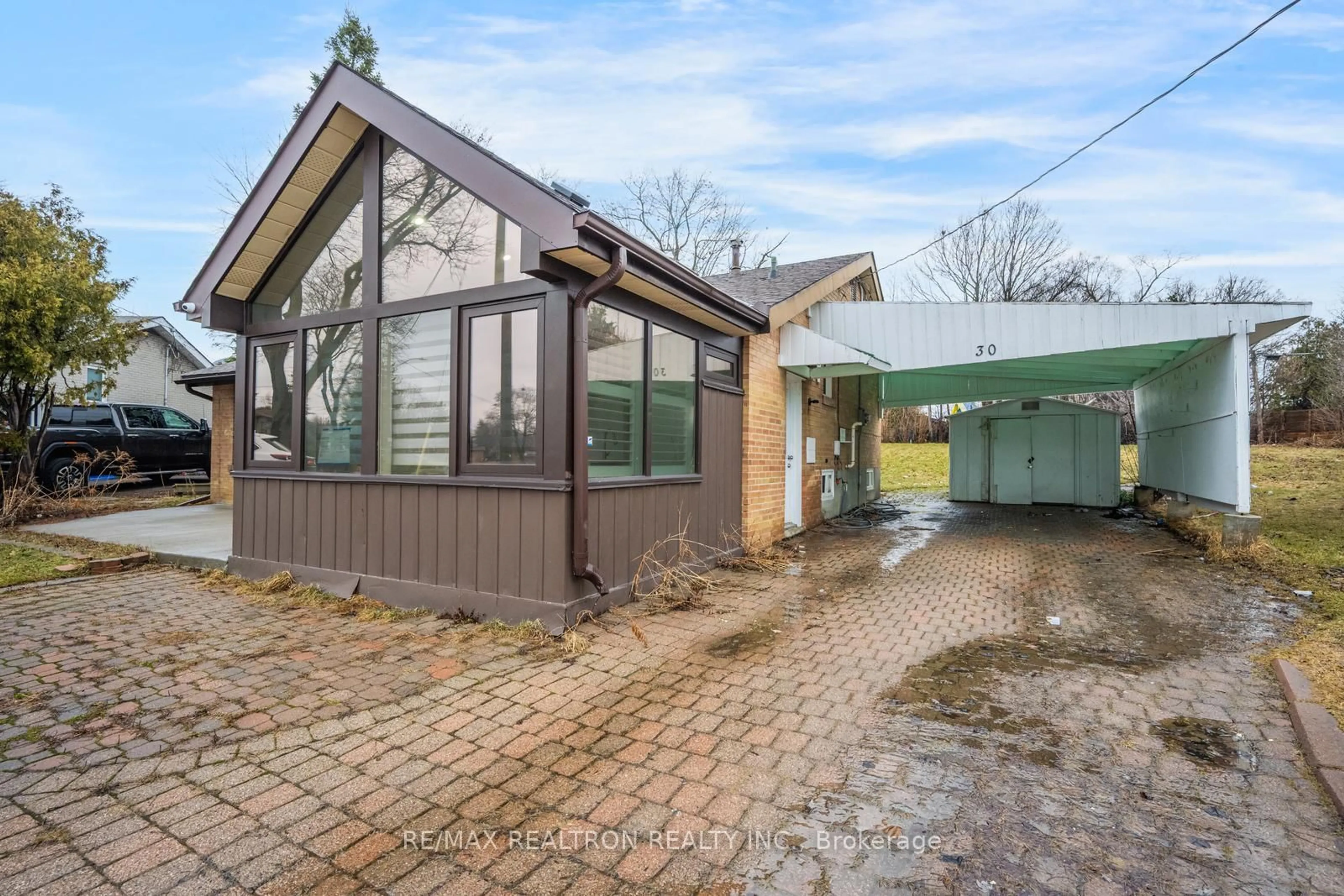 Unknown for 30 Lawrence Cres, Brampton Ontario L6W 2P3