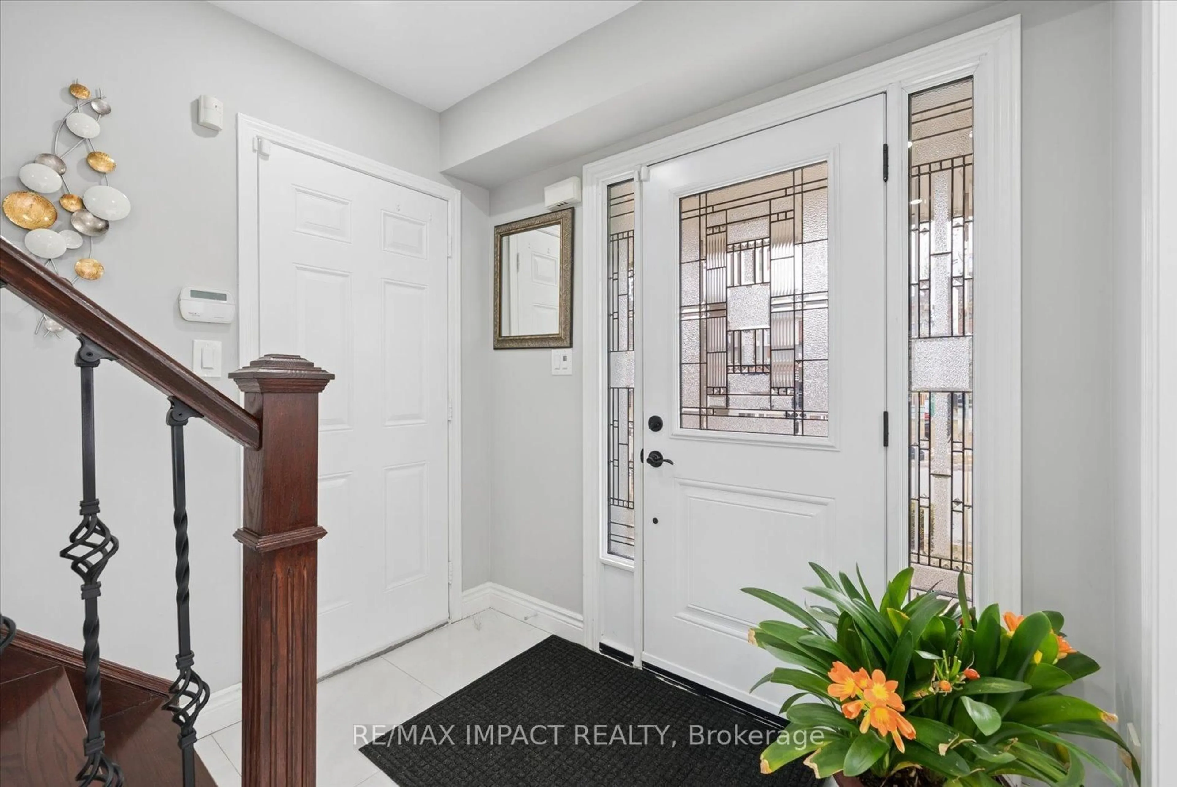 Indoor entryway for 21 Decker Hollow Circ, Brampton Ontario L6X 0K9