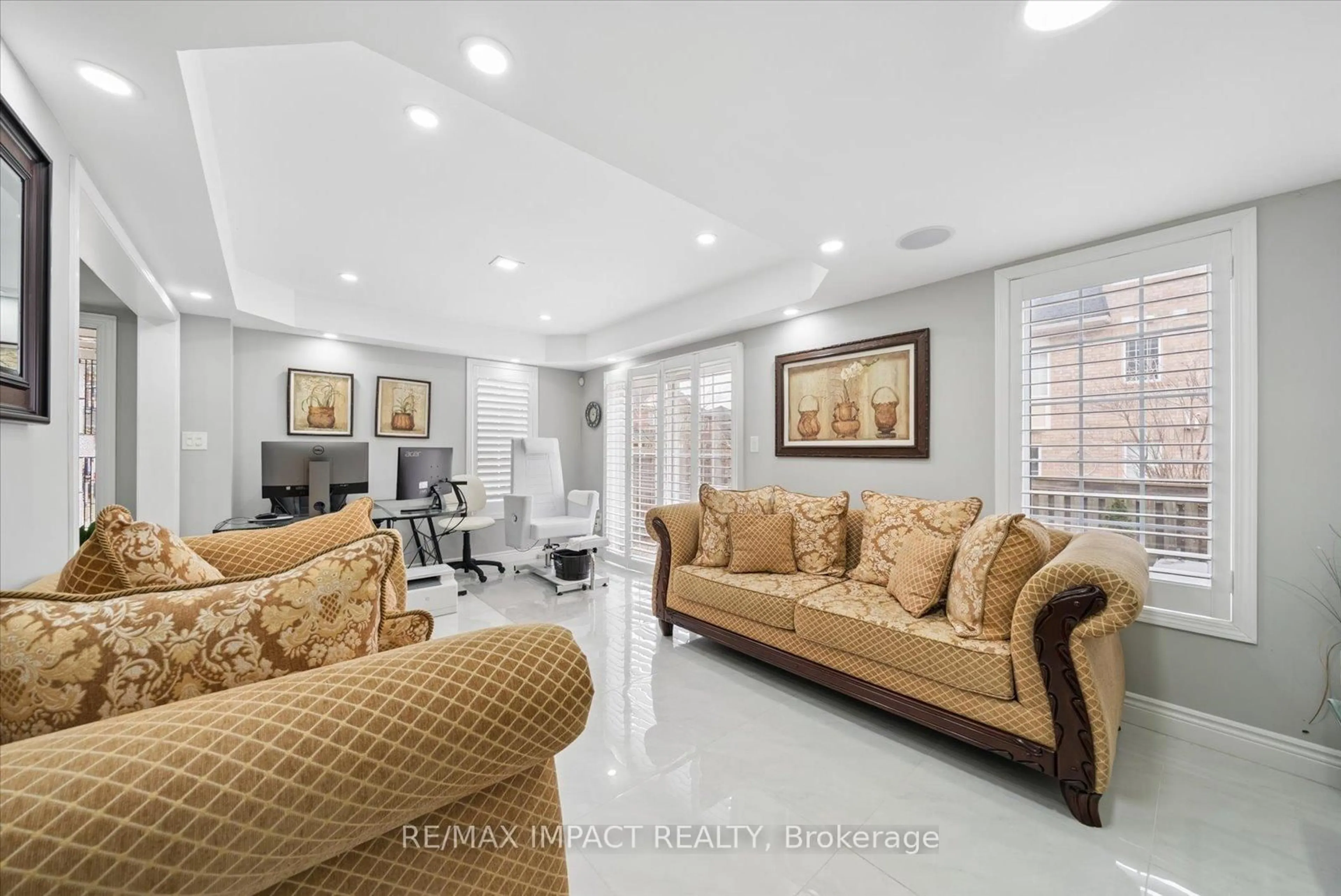 Living room with furniture, ceramic/tile floor for 21 Decker Hollow Circ, Brampton Ontario L6X 0K9