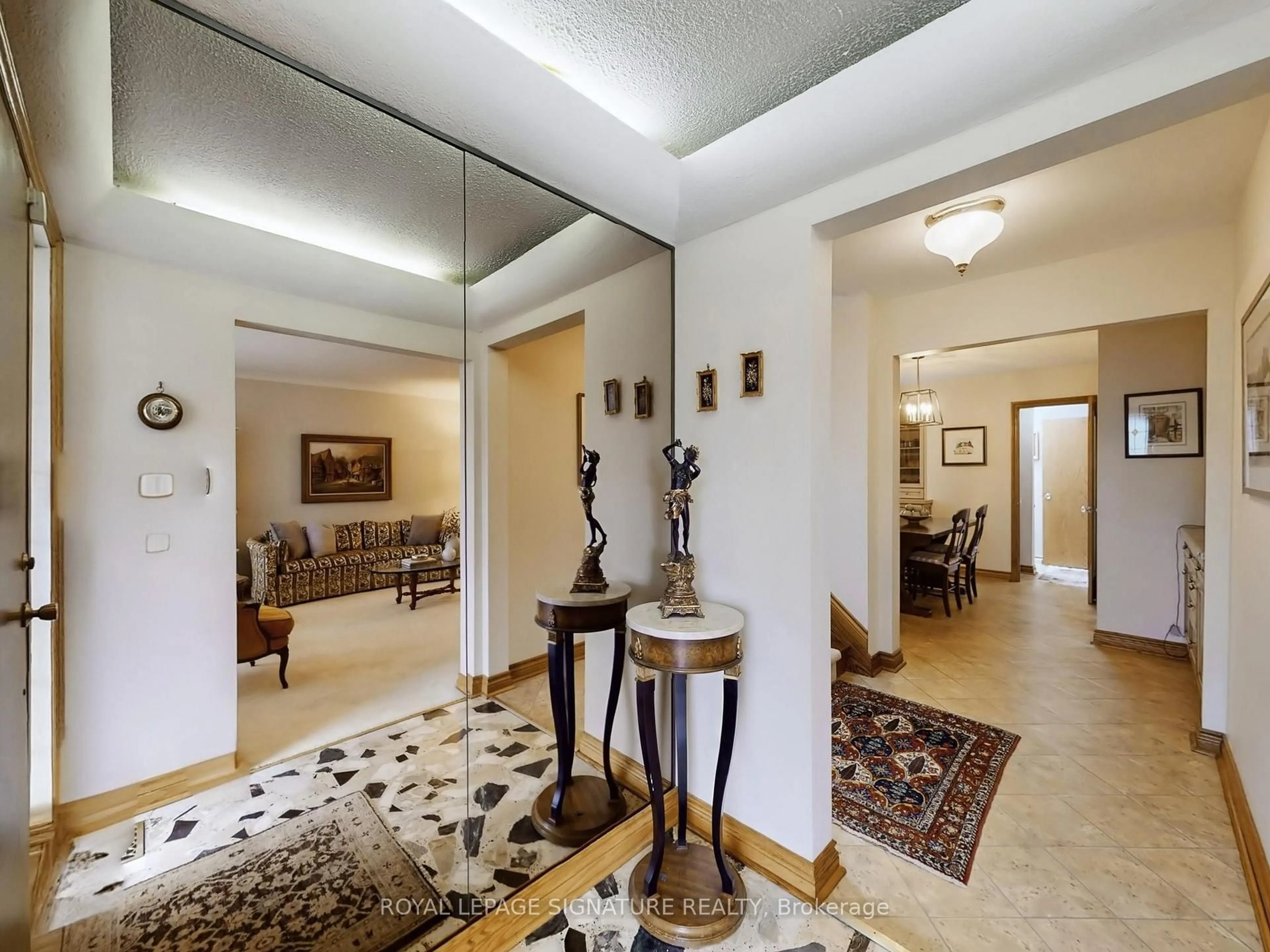 Indoor foyer for 27 Knowland Dr, Toronto Ontario M9A 4L7