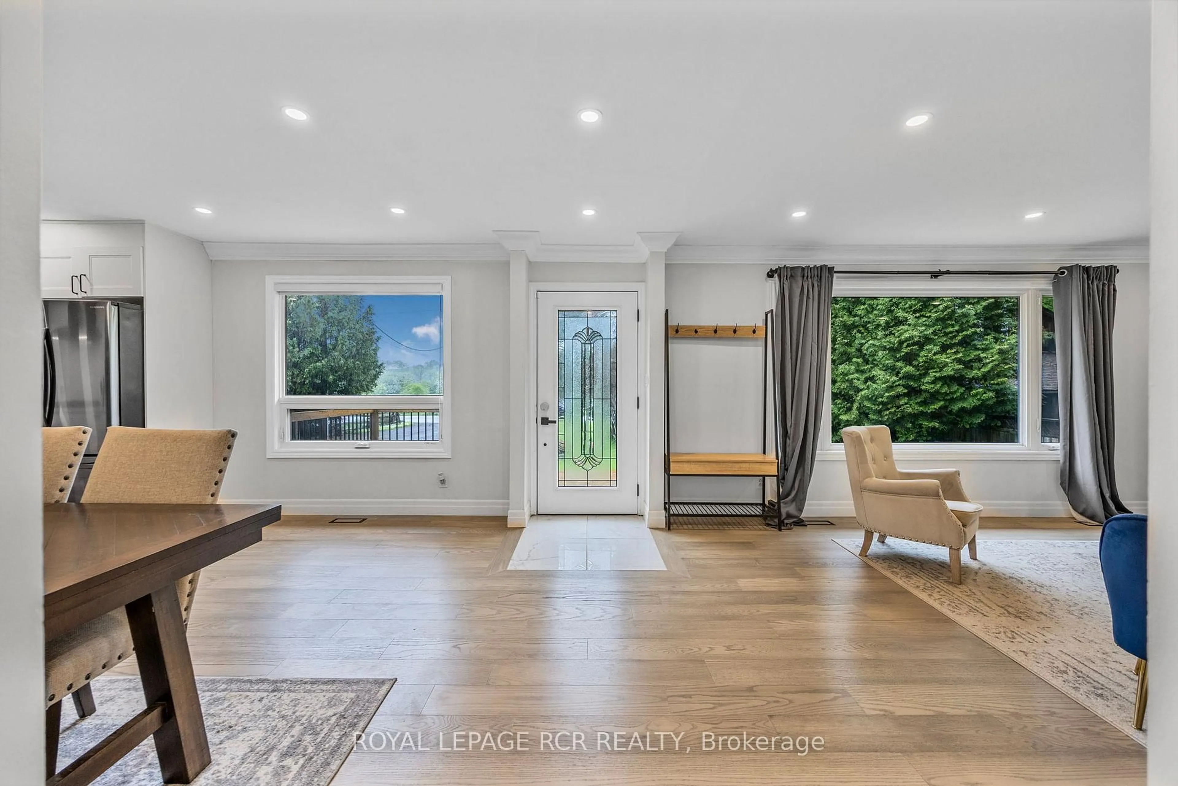 Indoor entryway for 61 William St, Caledon Ontario L7K 1N7