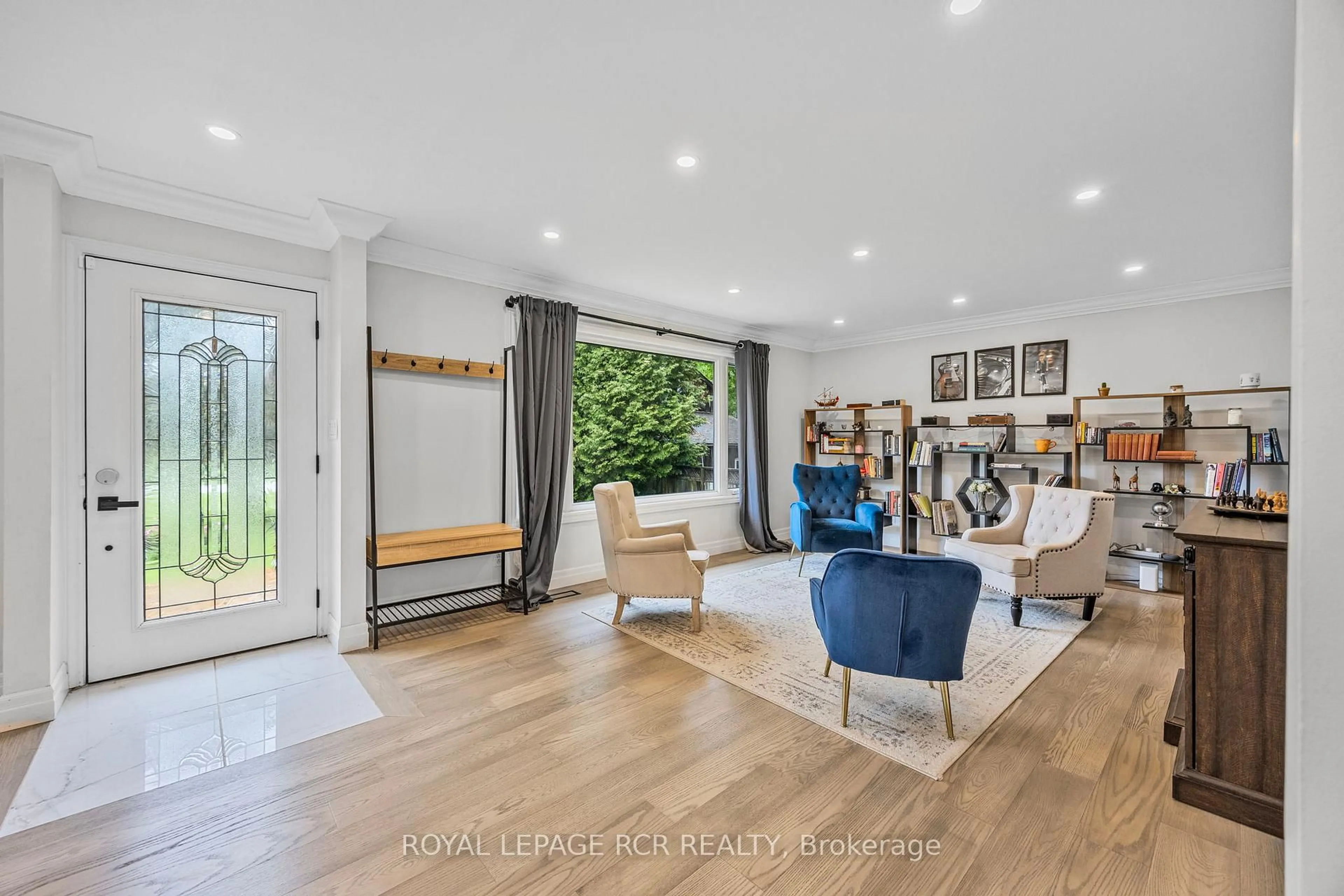 Living room with furniture, unknown for 61 William St, Caledon Ontario L7K 1N7