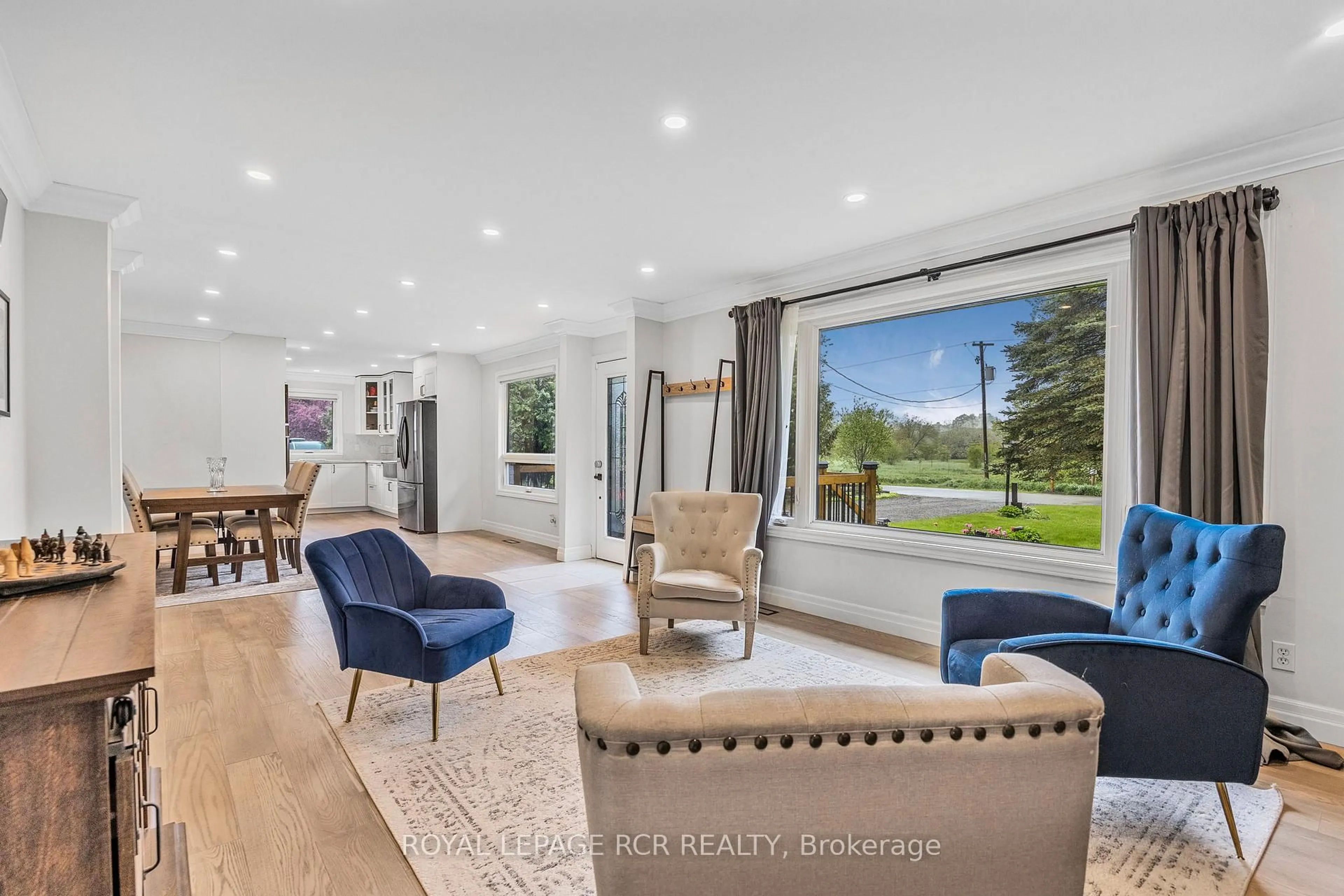 Living room with furniture, unknown for 61 William St, Caledon Ontario L7K 1N7