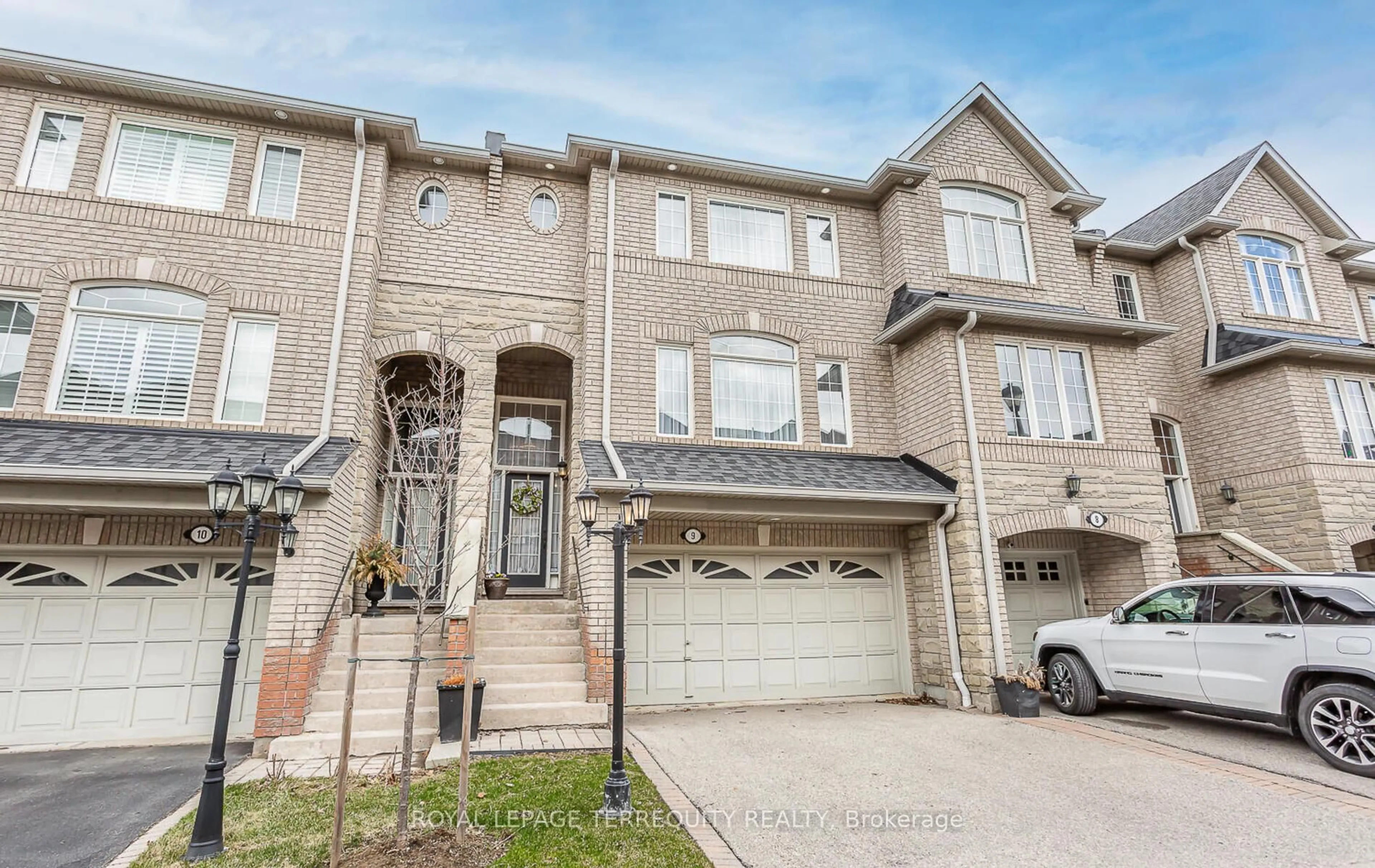 Home with brick exterior material, street for 485 Bristol Rd #9, Mississauga Ontario L5R 4G2