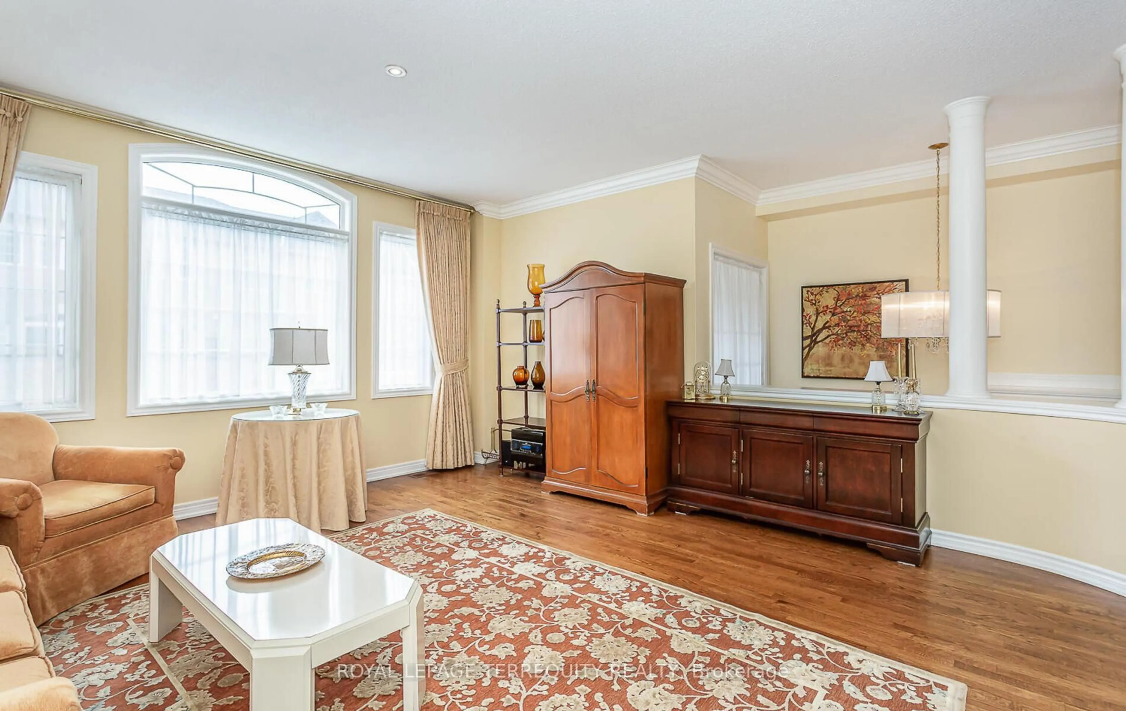 Living room with furniture, unknown for 485 Bristol Rd #9, Mississauga Ontario L5R 4G2