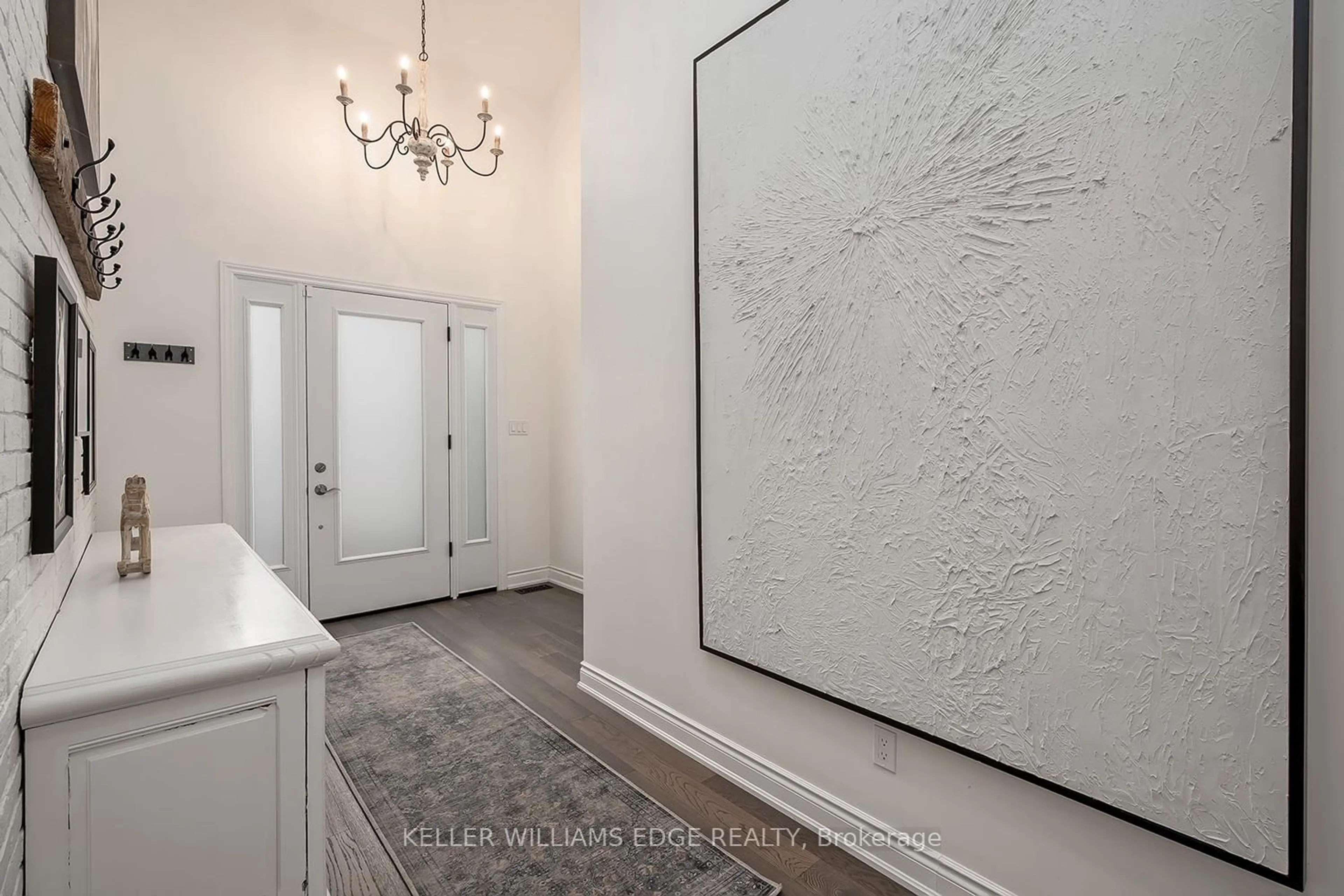 Indoor entryway for 403 Smith Ave, Burlington Ontario L7R 2T9