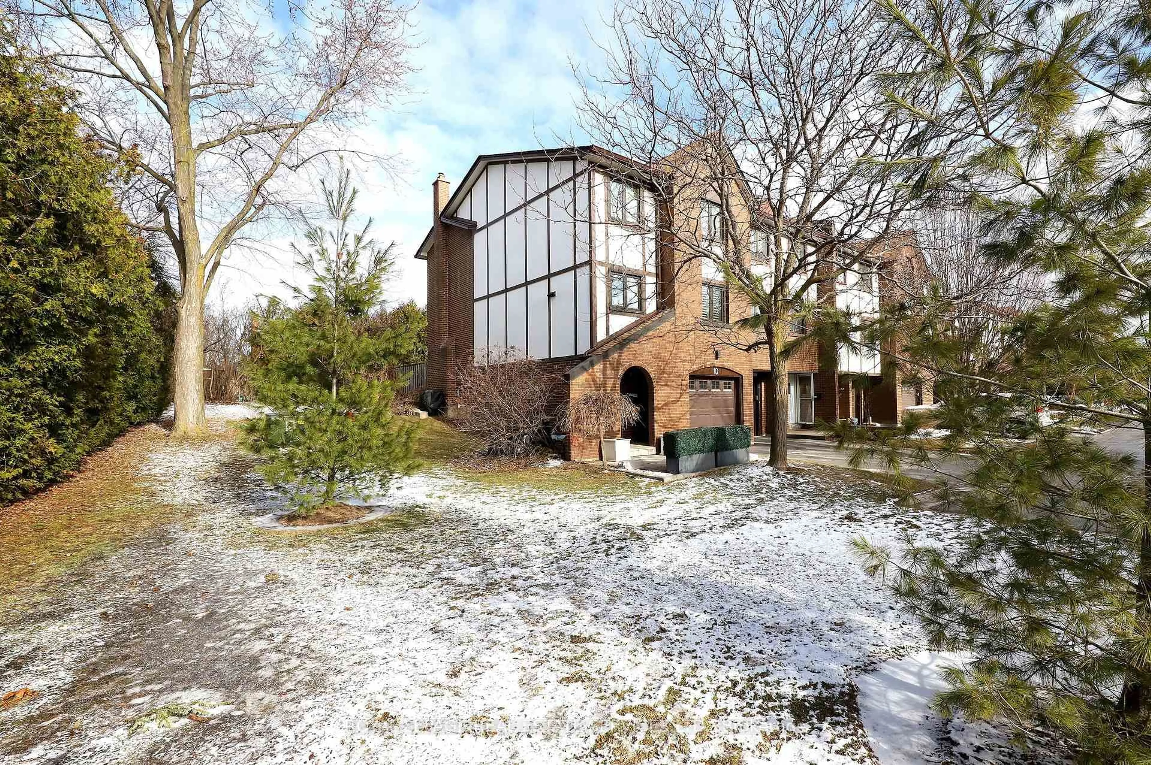 Unknown for 4230 Fieldgate Dr #10, Mississauga Ontario L4W 2M5