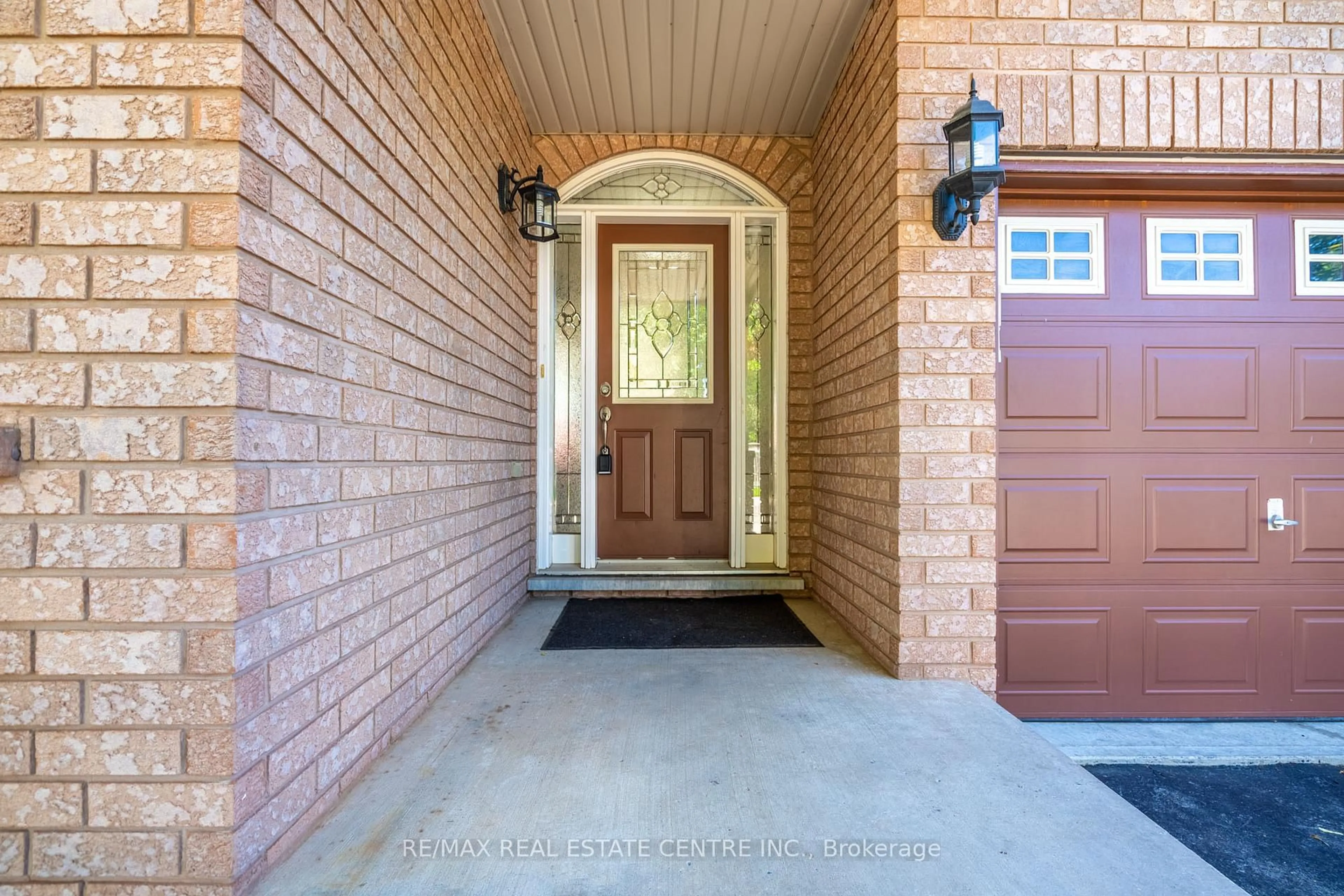 Indoor entryway for 2194 Austin Crt, Burlington Ontario L7L 6V6