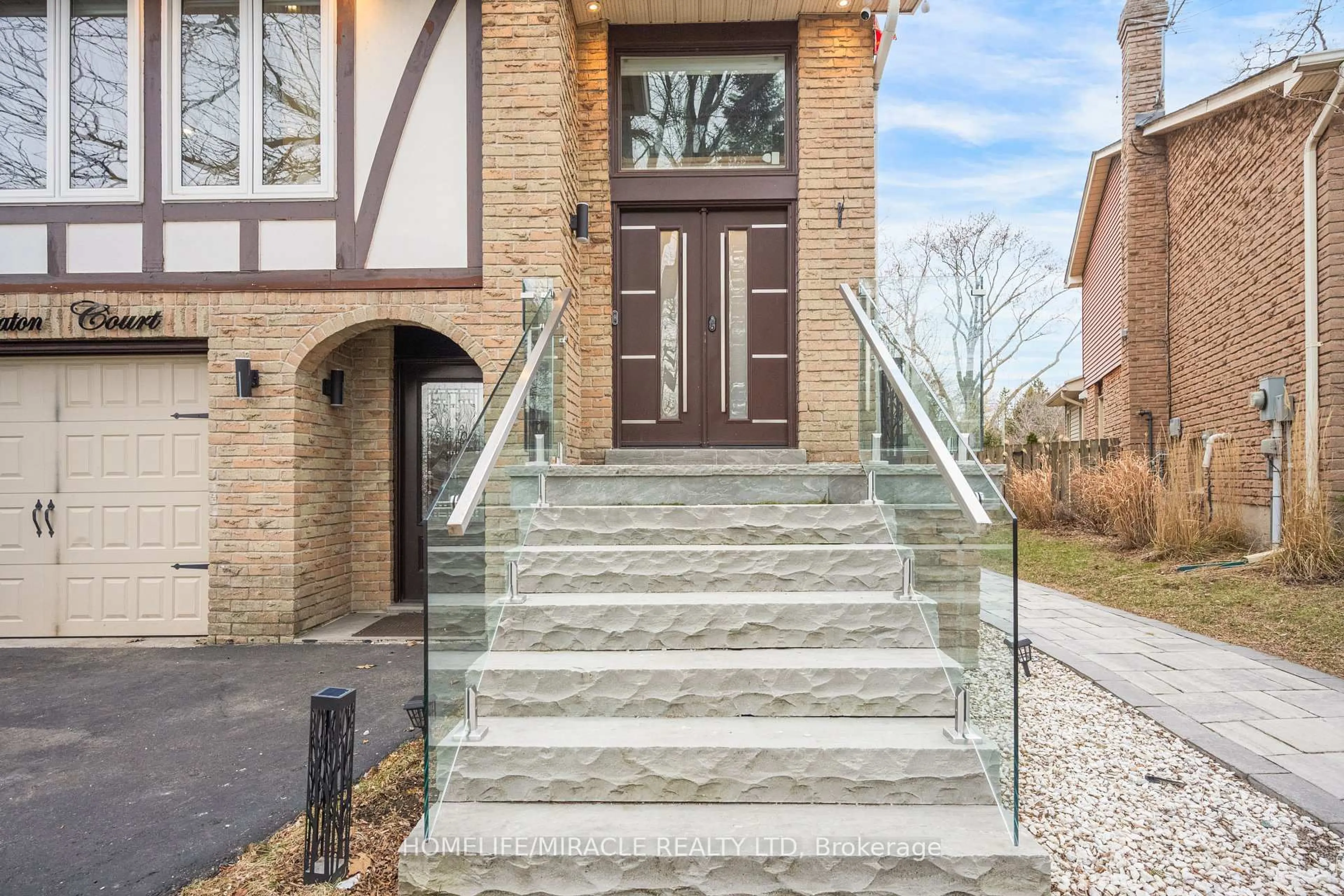 Home with brick exterior material, street for 204 Sheraton Crt, Oakville Ontario L6L 5N3