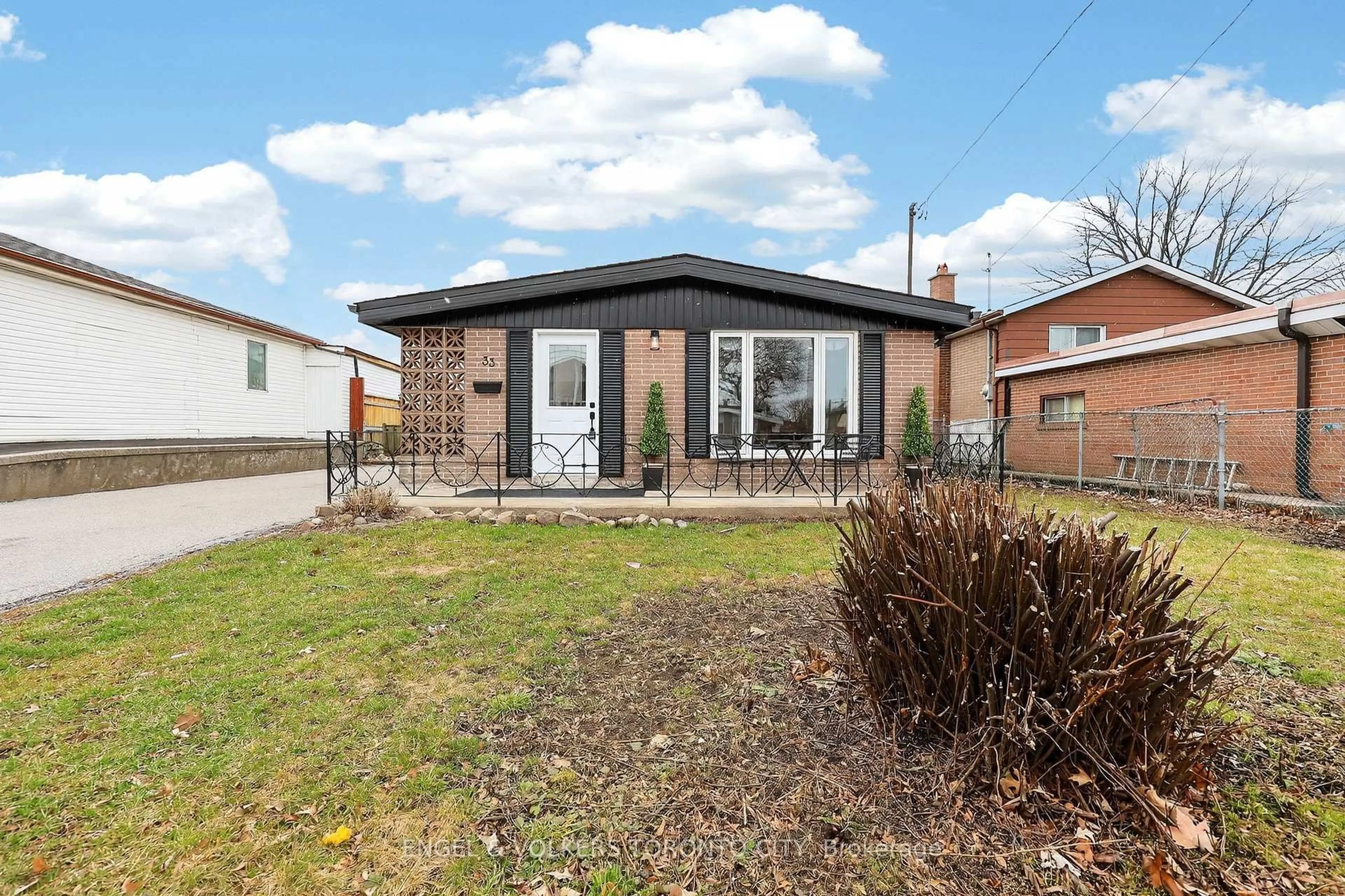 Home with brick exterior material, street for 33 Wheatsheaf Cres, Toronto Ontario M3N 1P7