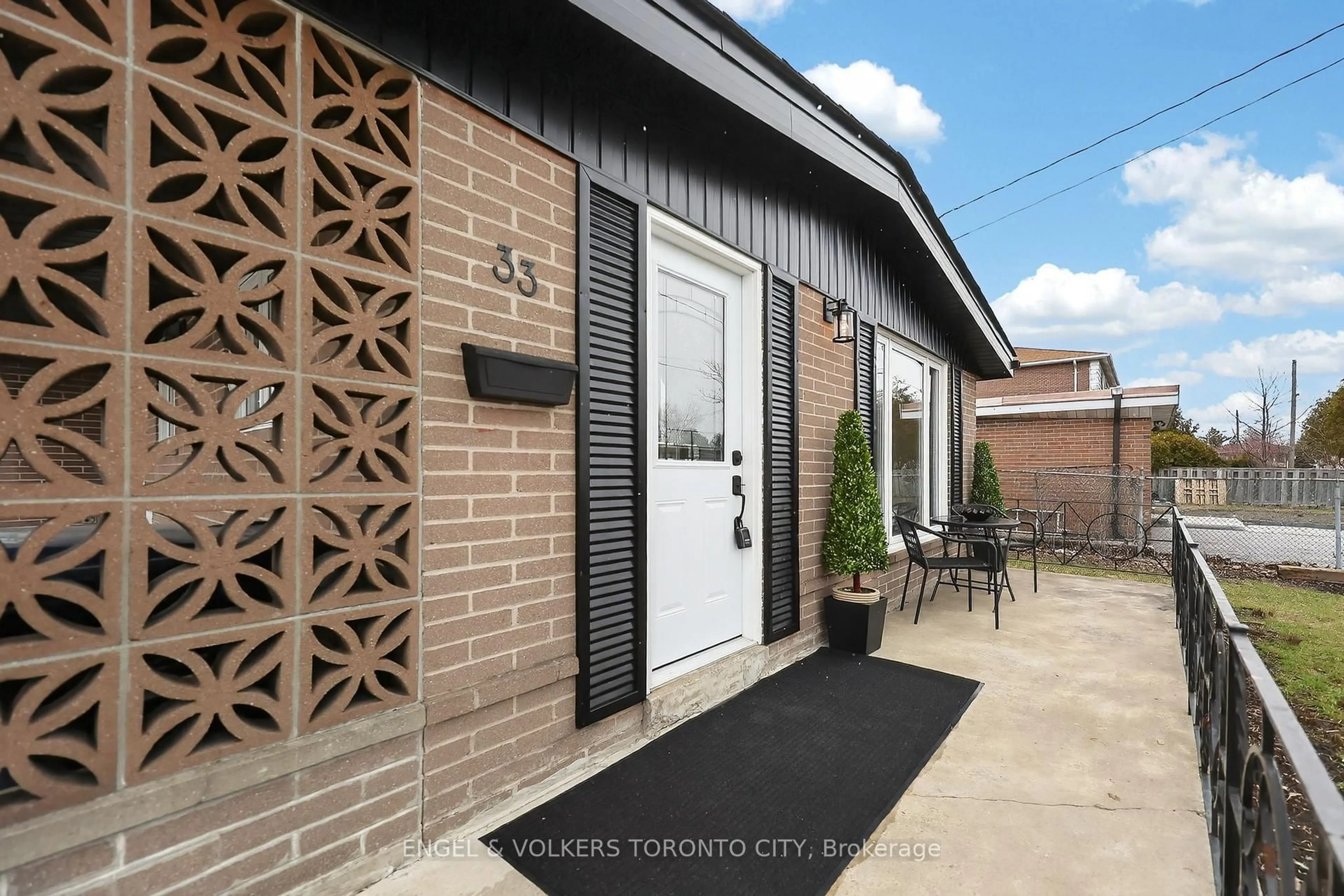 Home with brick exterior material, street for 33 Wheatsheaf Cres, Toronto Ontario M3N 1P7