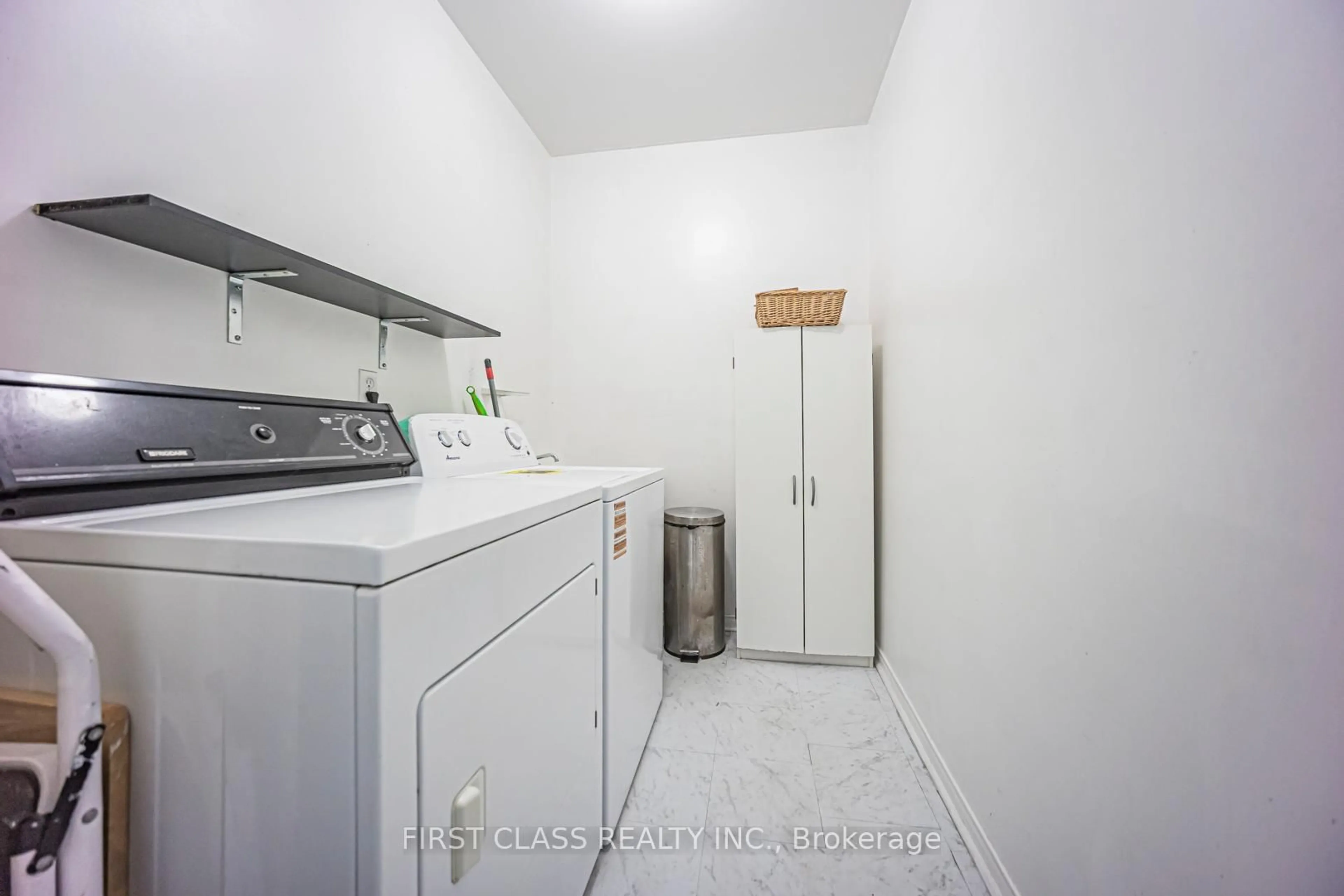 Laundry room for 3930 Mcdowell Dr, Mississauga Ontario L5M 6P3
