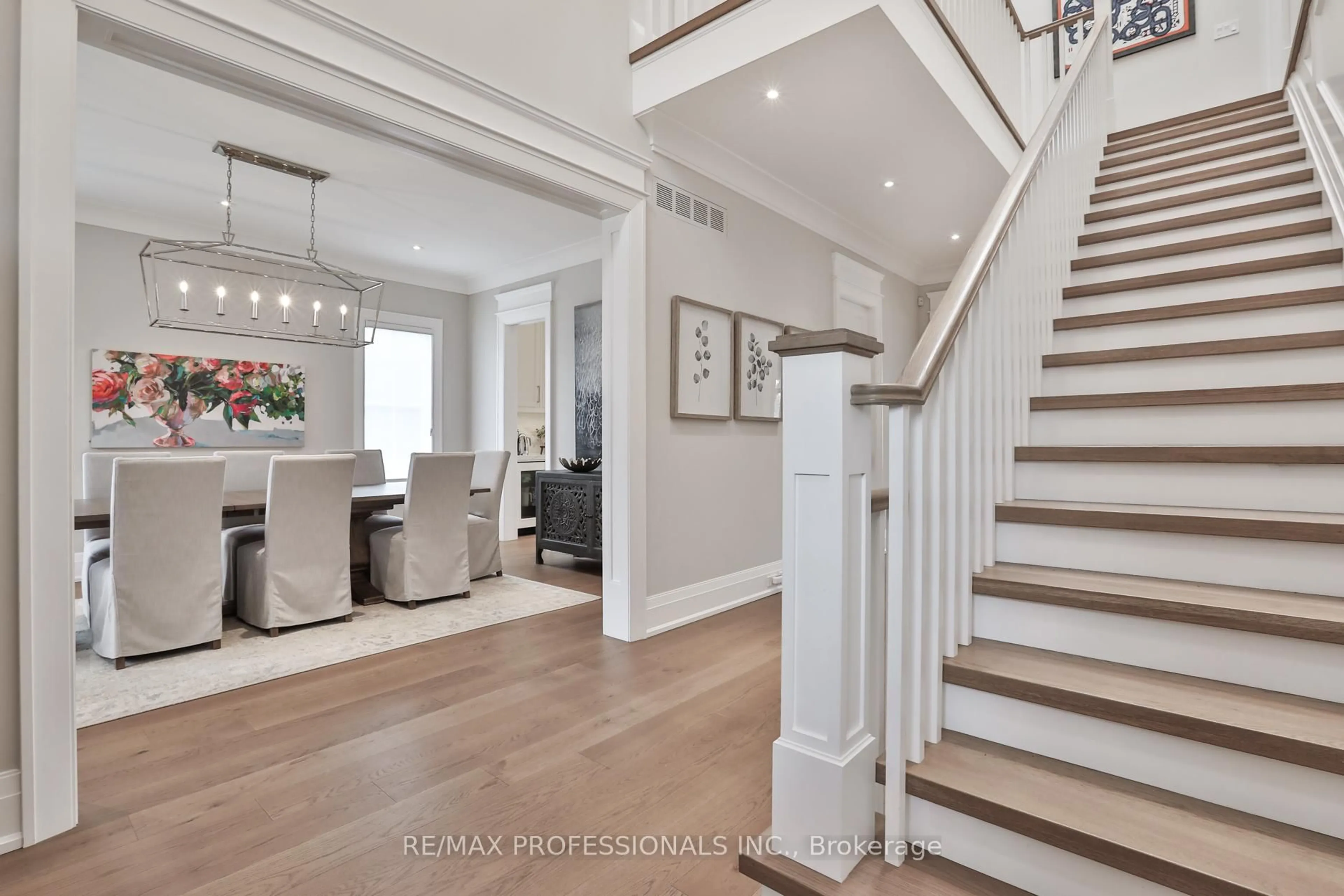 Indoor entryway for 51 Saybrook Ave, Toronto Ontario M8Z 2V6