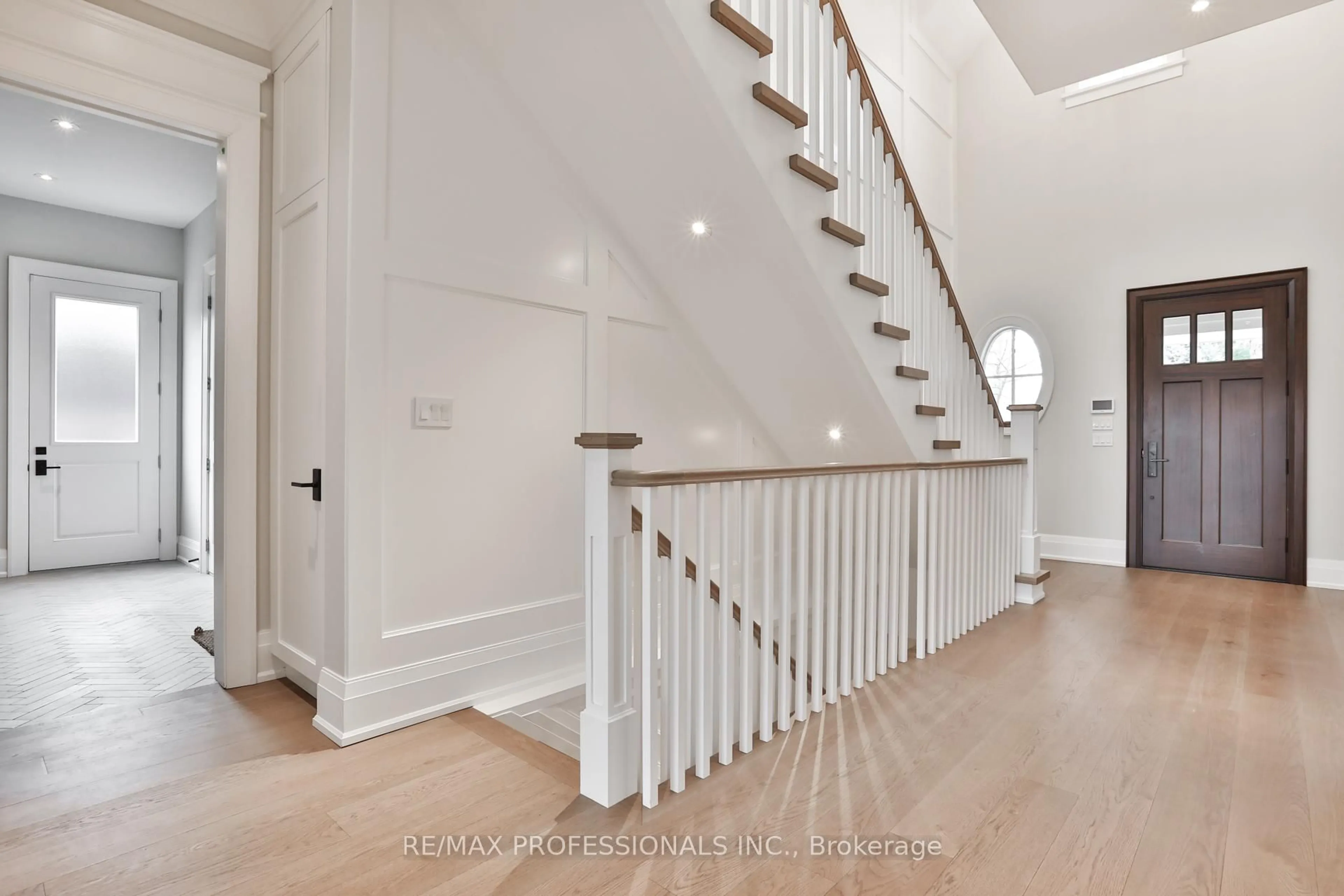 Stairs for 51 Saybrook Ave, Toronto Ontario M8Z 2V6