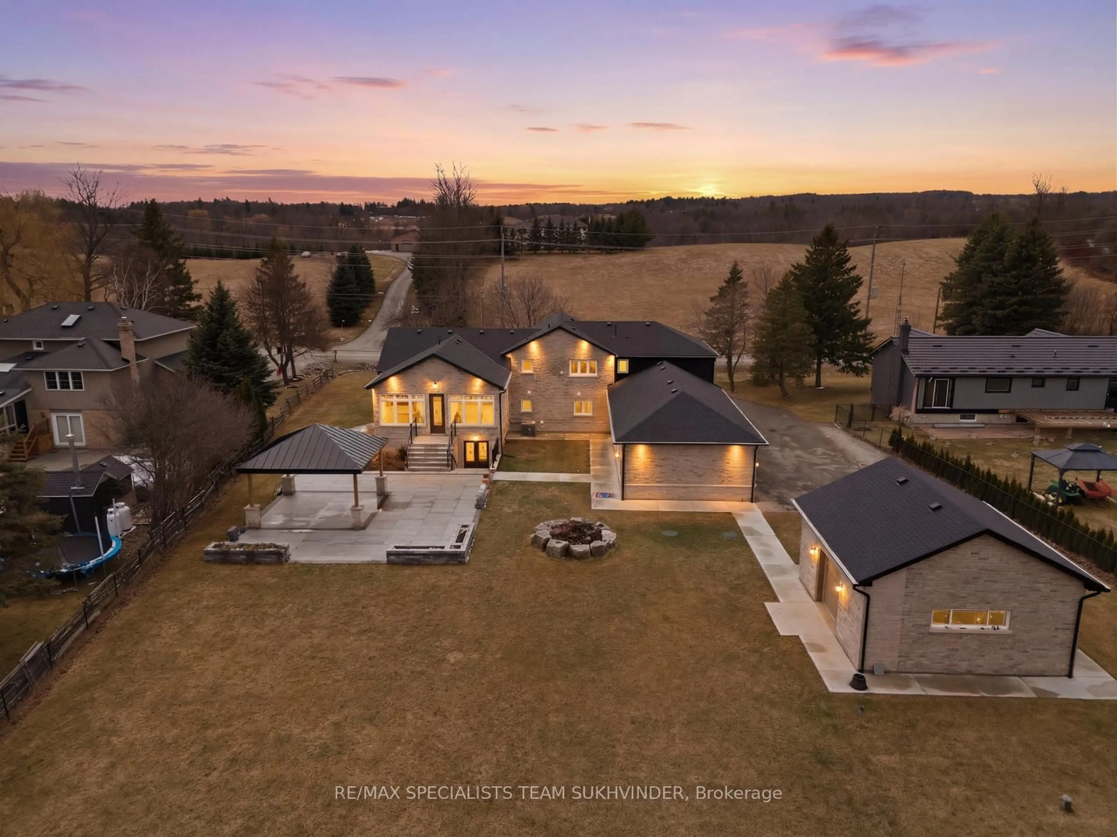 A pic from outside/outdoor area/front of a property/back of a property/a pic from drone, unknown for 12463 Eighth Line, Halton Hills Ontario L7G 4S4