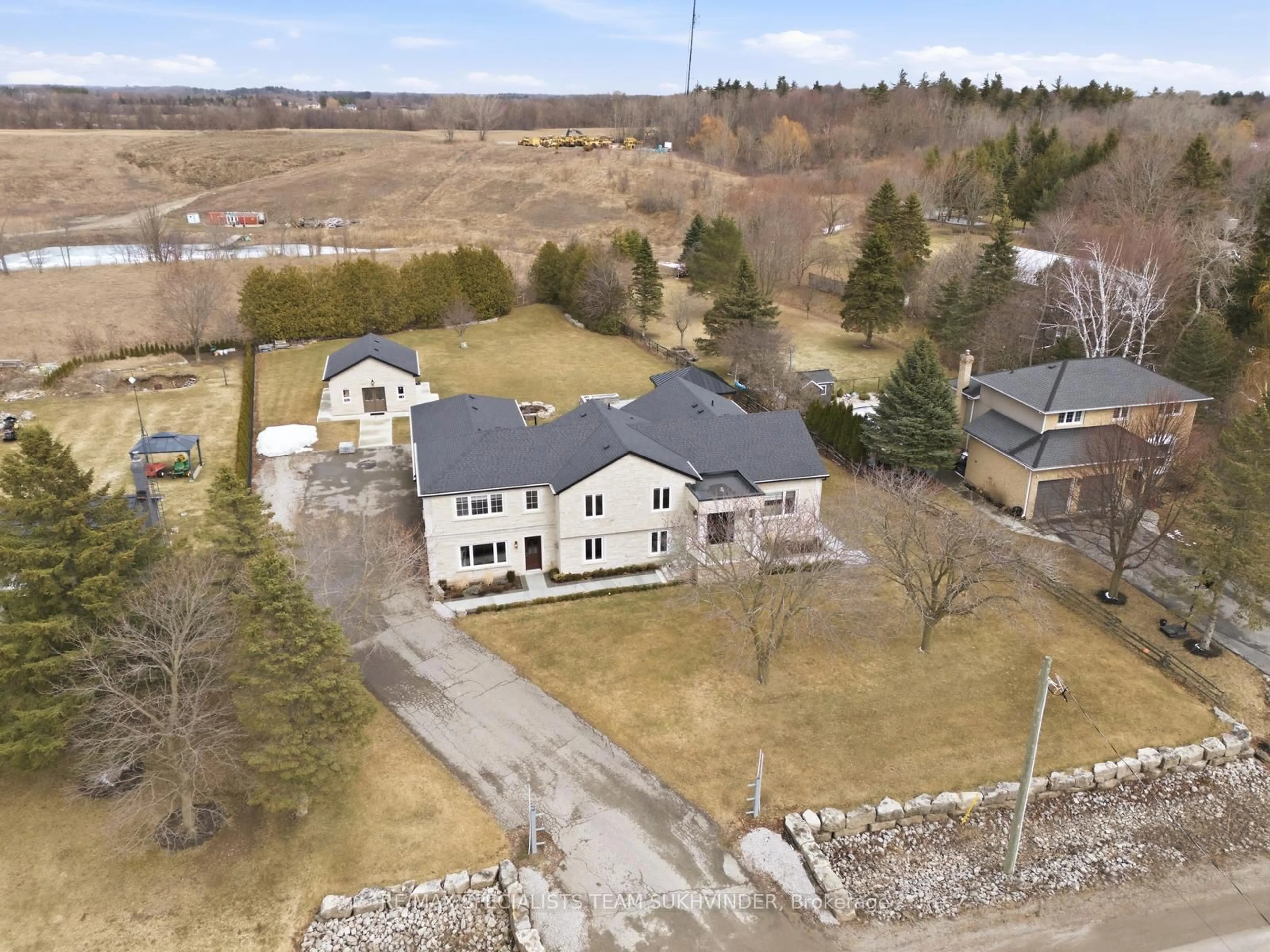 A pic from outside/outdoor area/front of a property/back of a property/a pic from drone, unknown for 12463 Eighth Line, Halton Hills Ontario L7G 4S4