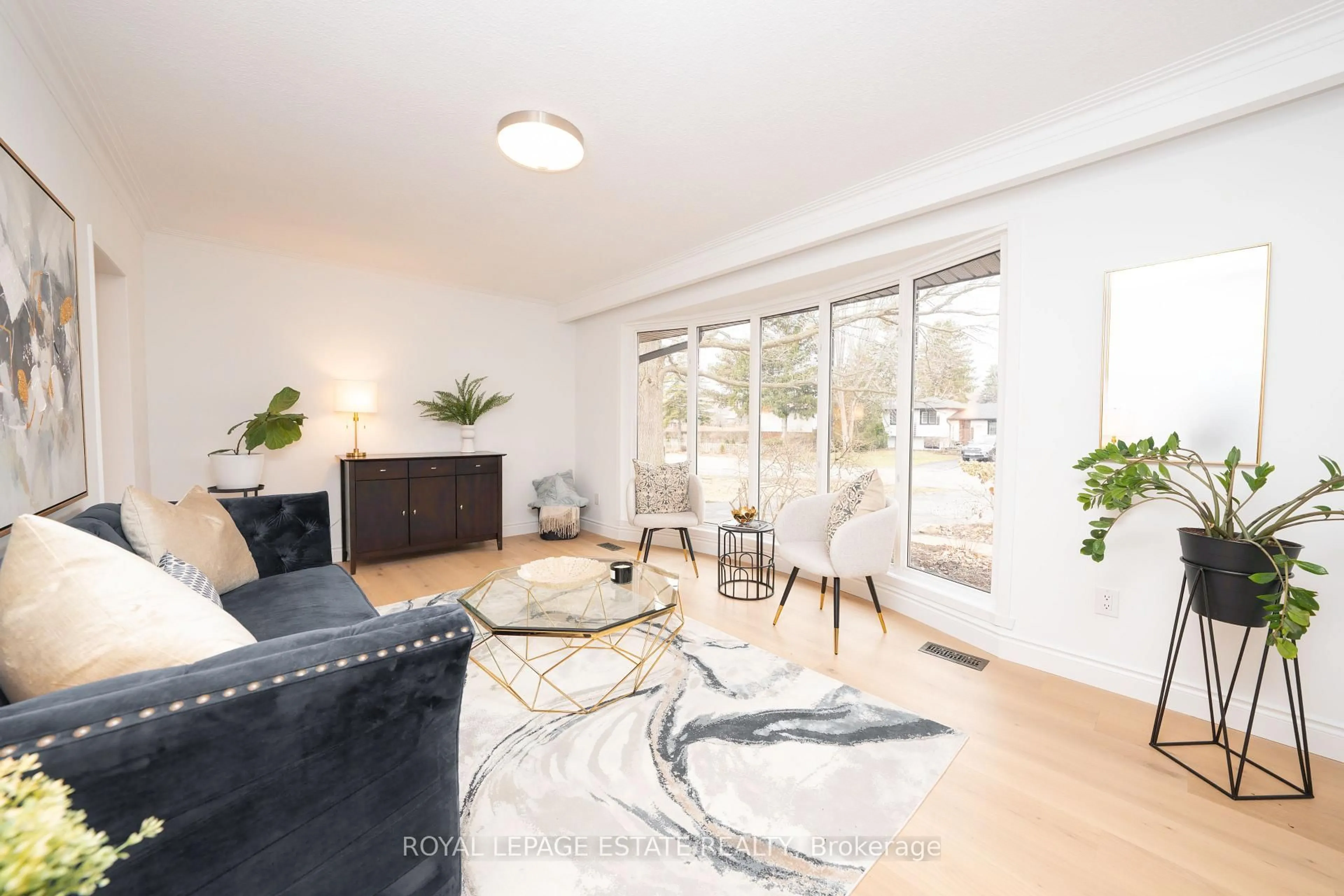 Living room with furniture, unknown for 474 Sandlewood Rd, Oakville Ontario L6L 3S4