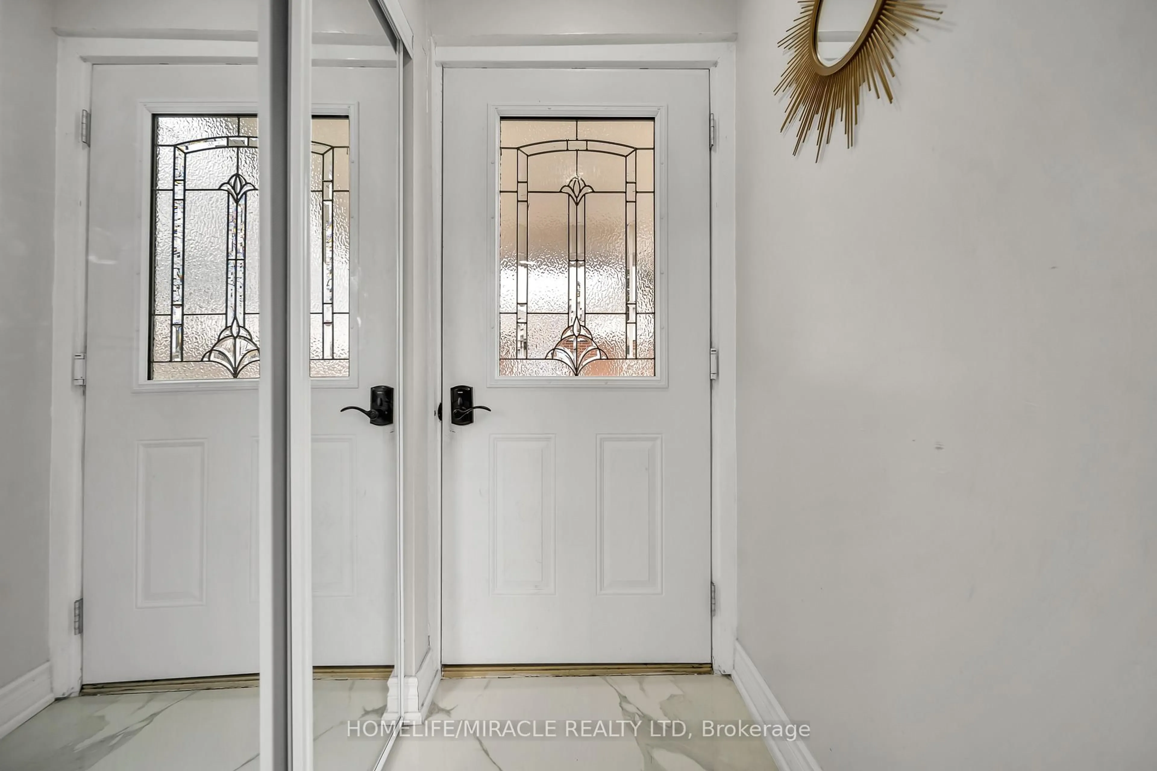 Indoor entryway for 64 Drake Blvd, Brampton Ontario L6T 3K9